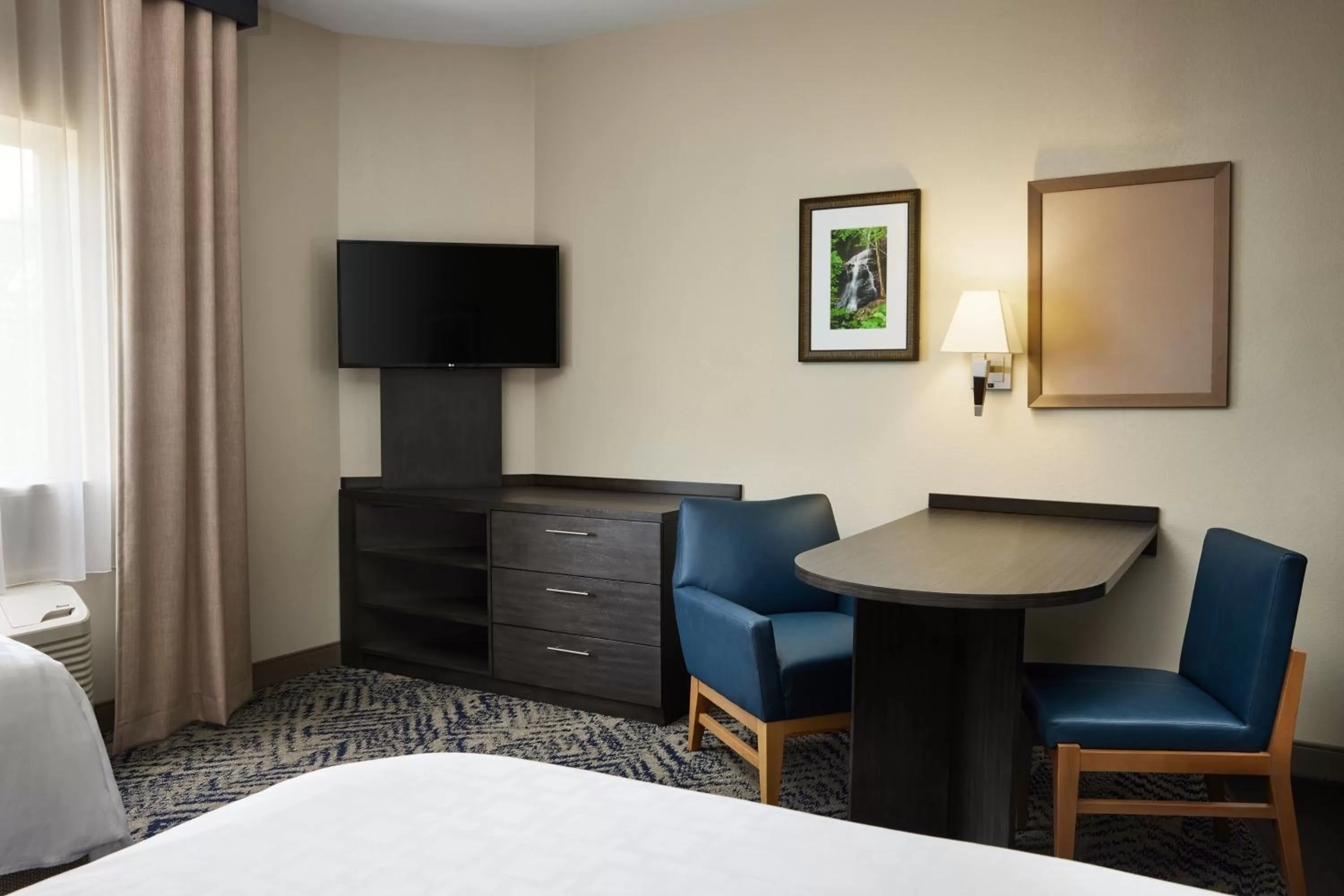 Photo of the whole room, Bed in Candlewood Suites Charleston-Northwoods by IHG