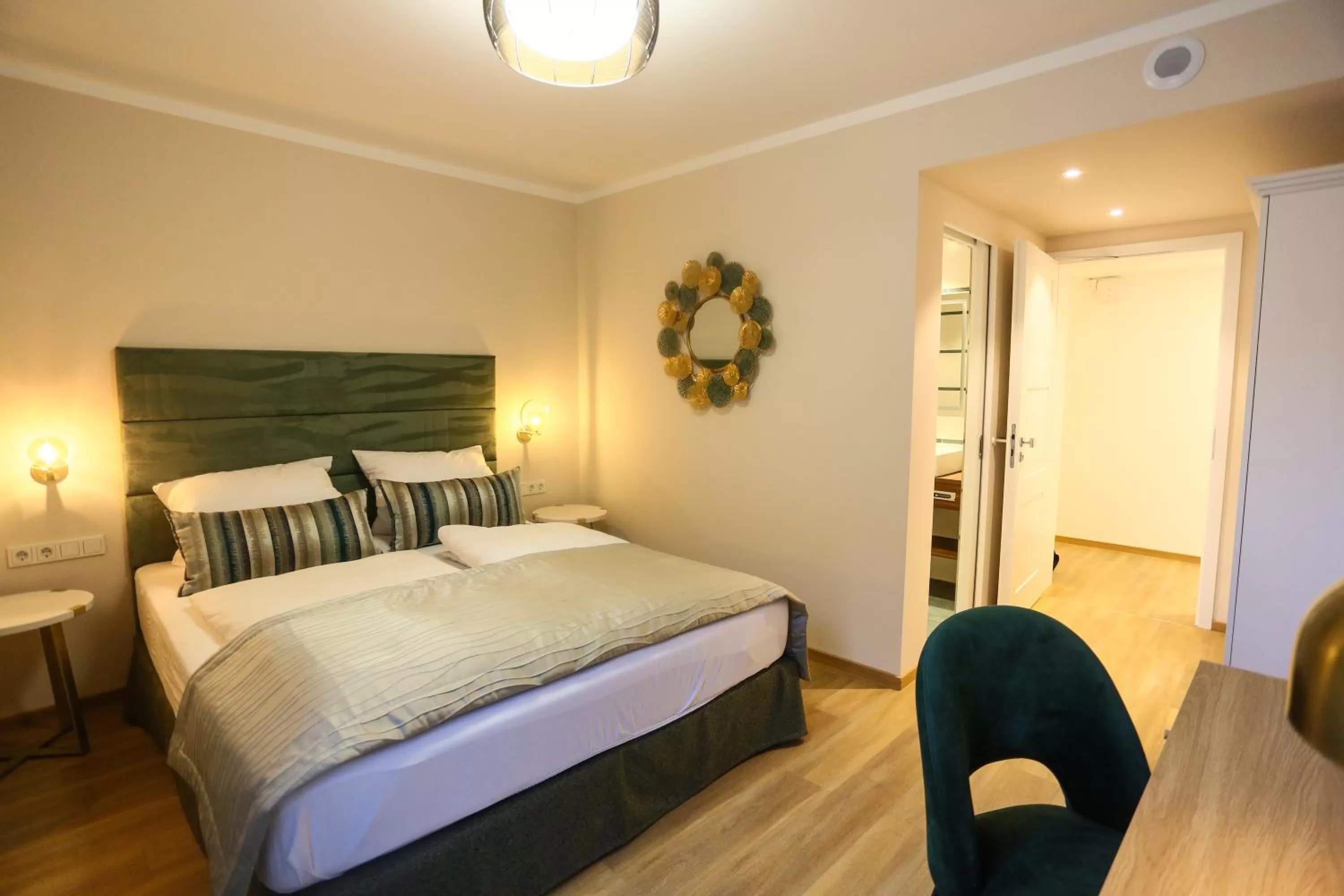 Photo of the whole room, Bed in Hotel Lutz