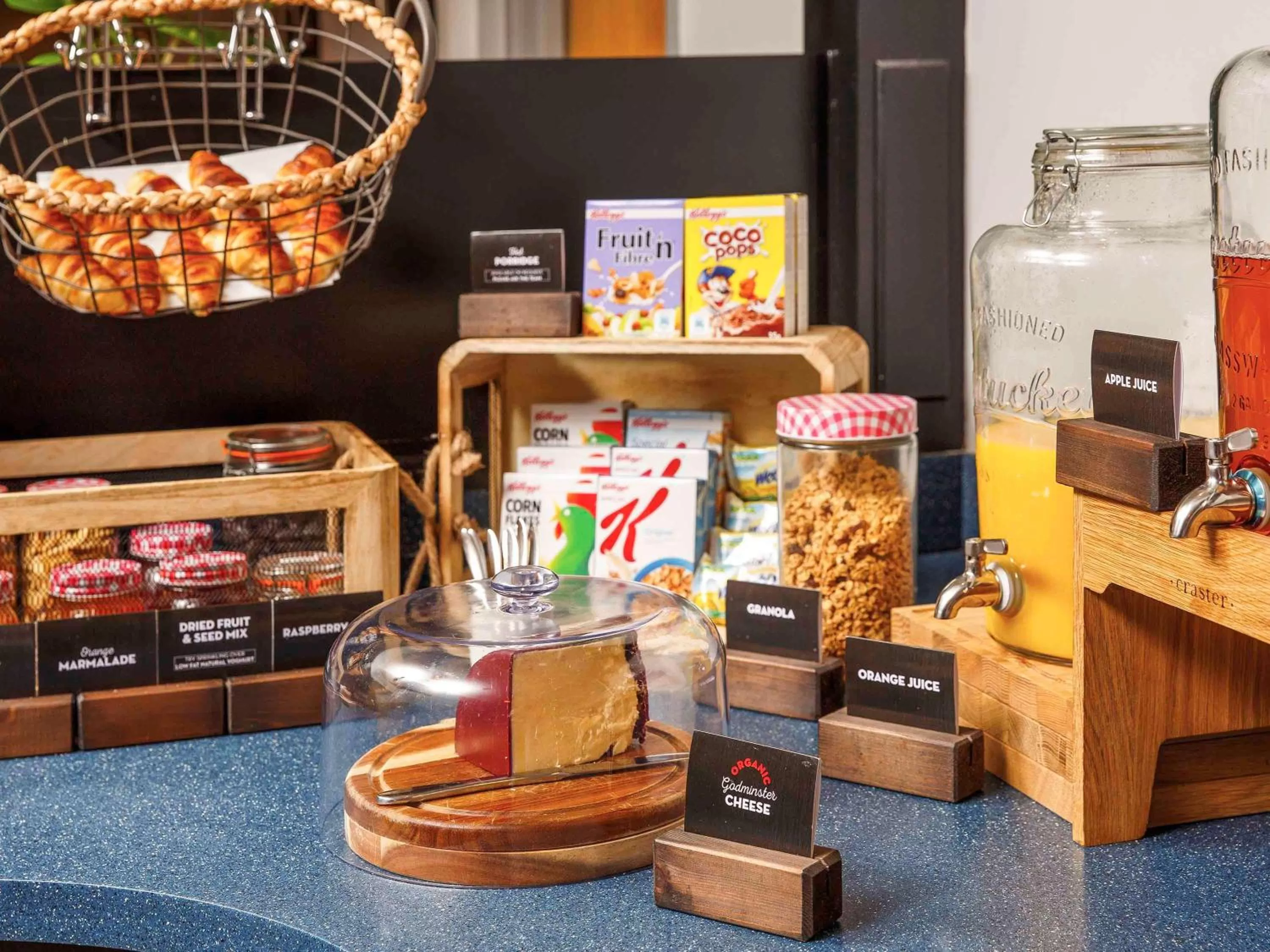 Restaurant/places to eat in ibis Lincoln