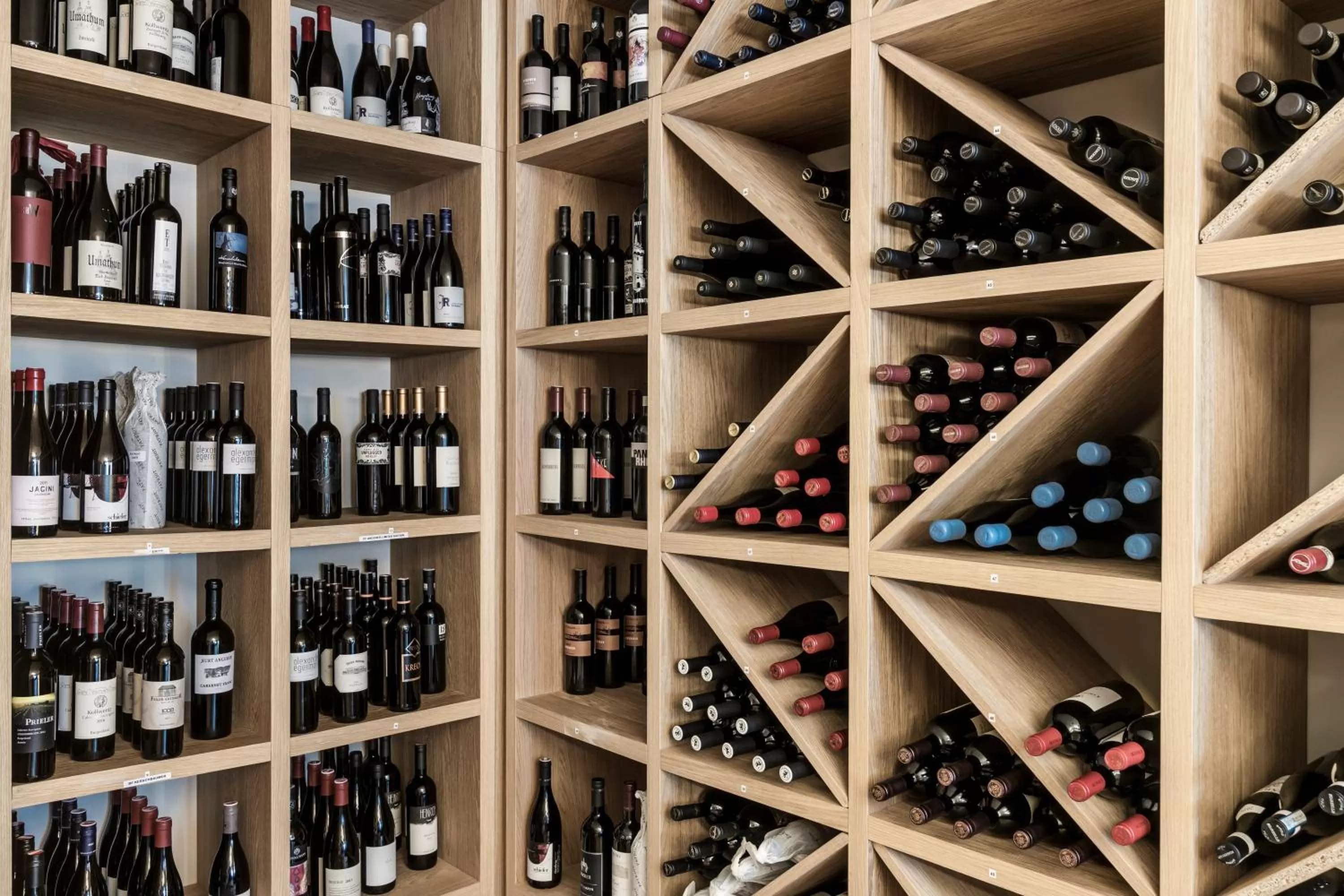 Restaurant/places to eat in NIDUM - Casual Luxury Hotel