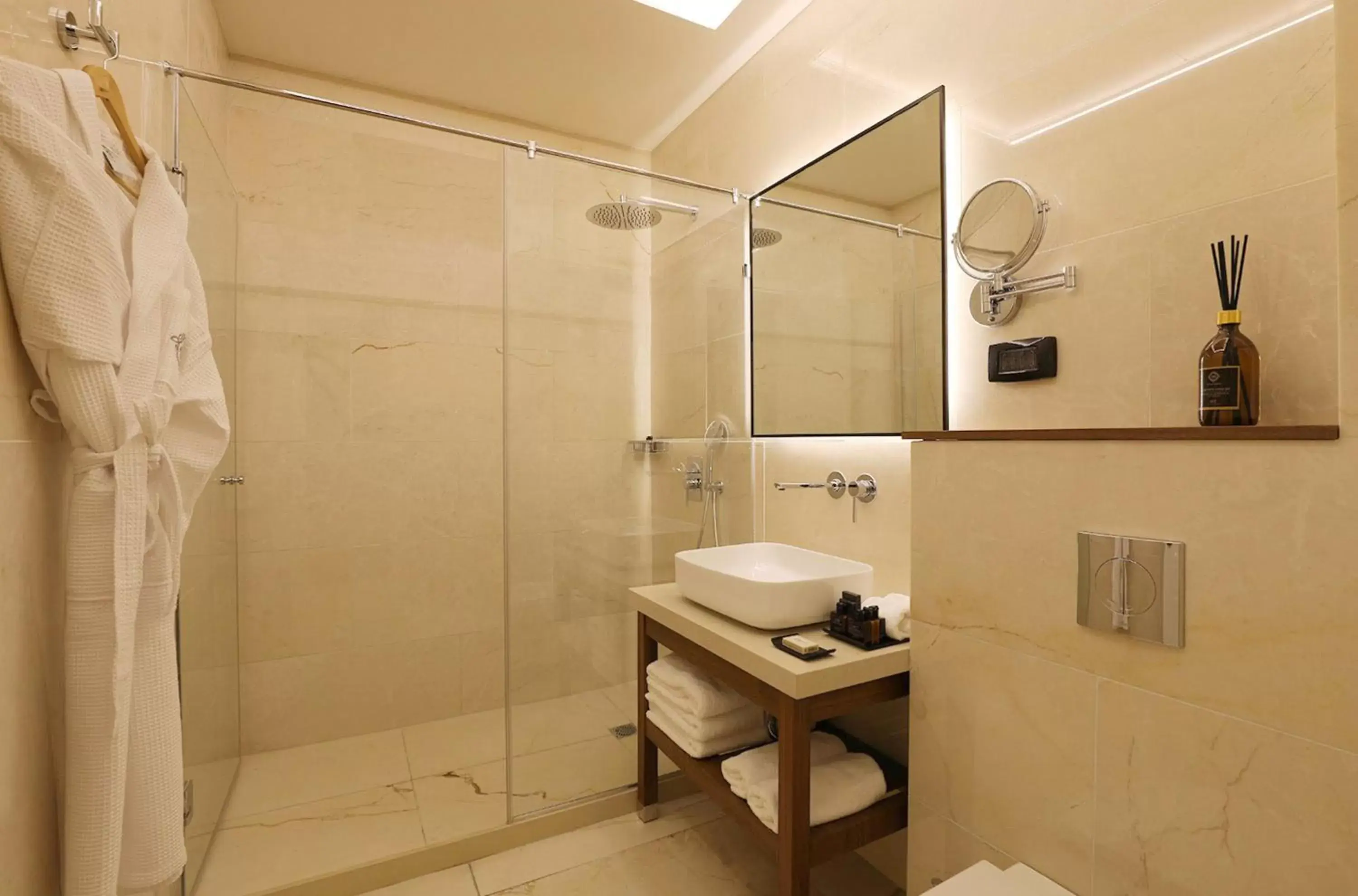 Deluxe Double Room with Side Sea View - single occupancy in Herbert Samuel Opera Tel Aviv Deluxe Double Room with Side Sea View - single occupancy in Herbert Samuel Opera Tel Aviv