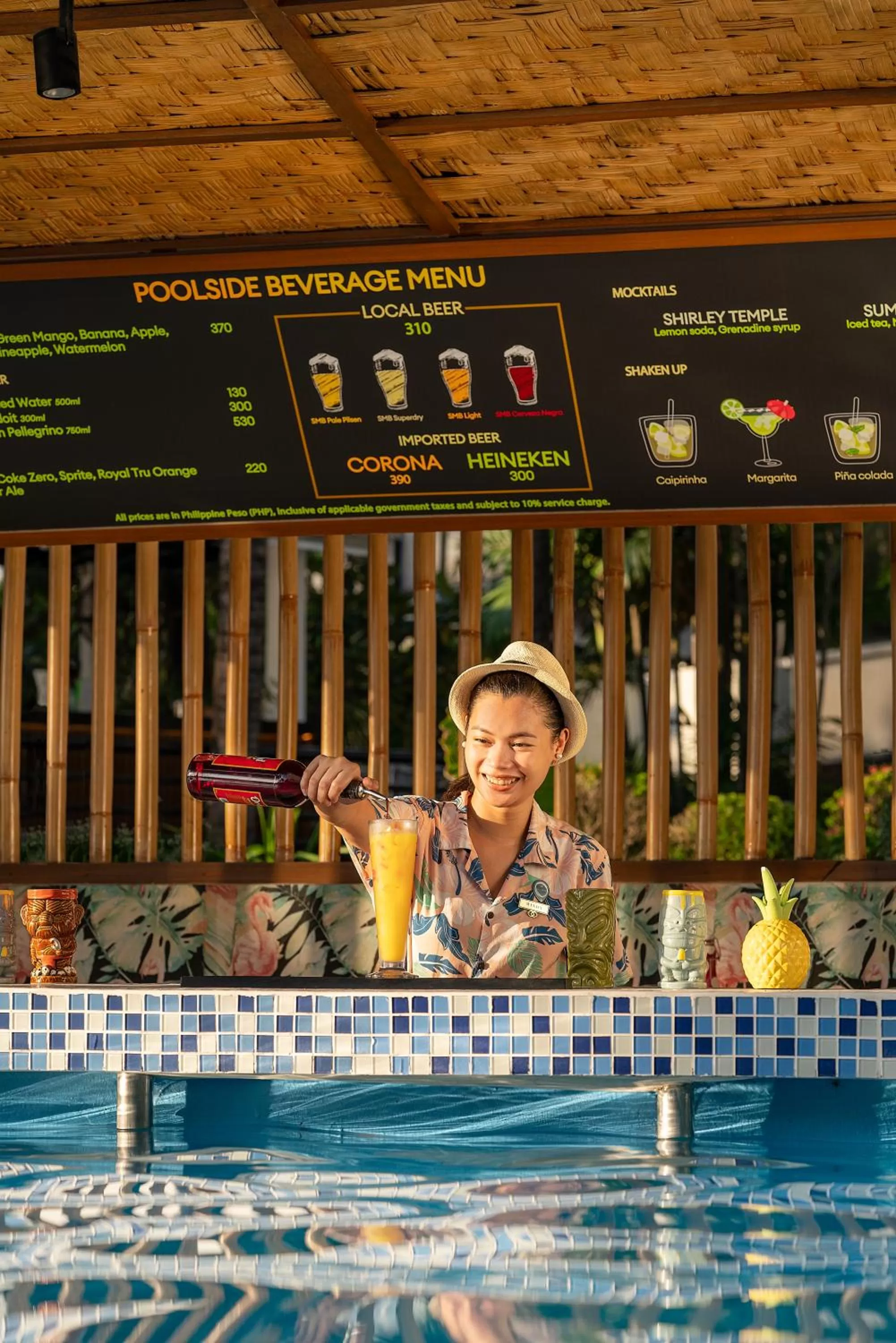 Lounge or bar in Sofitel Philippine Plaza Manila