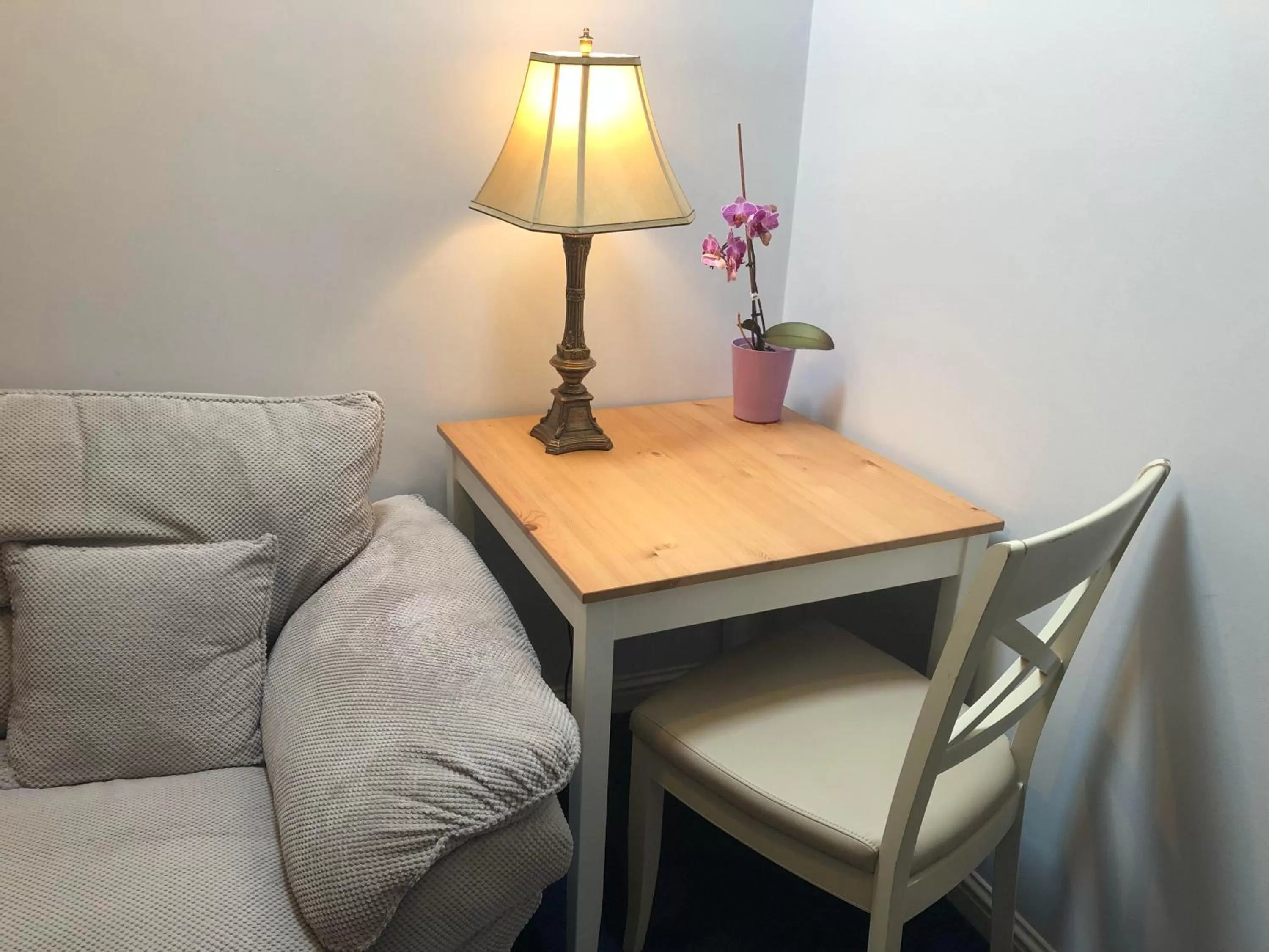 Dining area, Seating Area in Railway Avenue Rooms