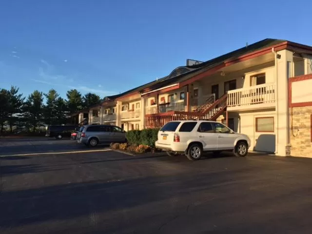 Days Inn by Wyndham Queensbury/Lake George