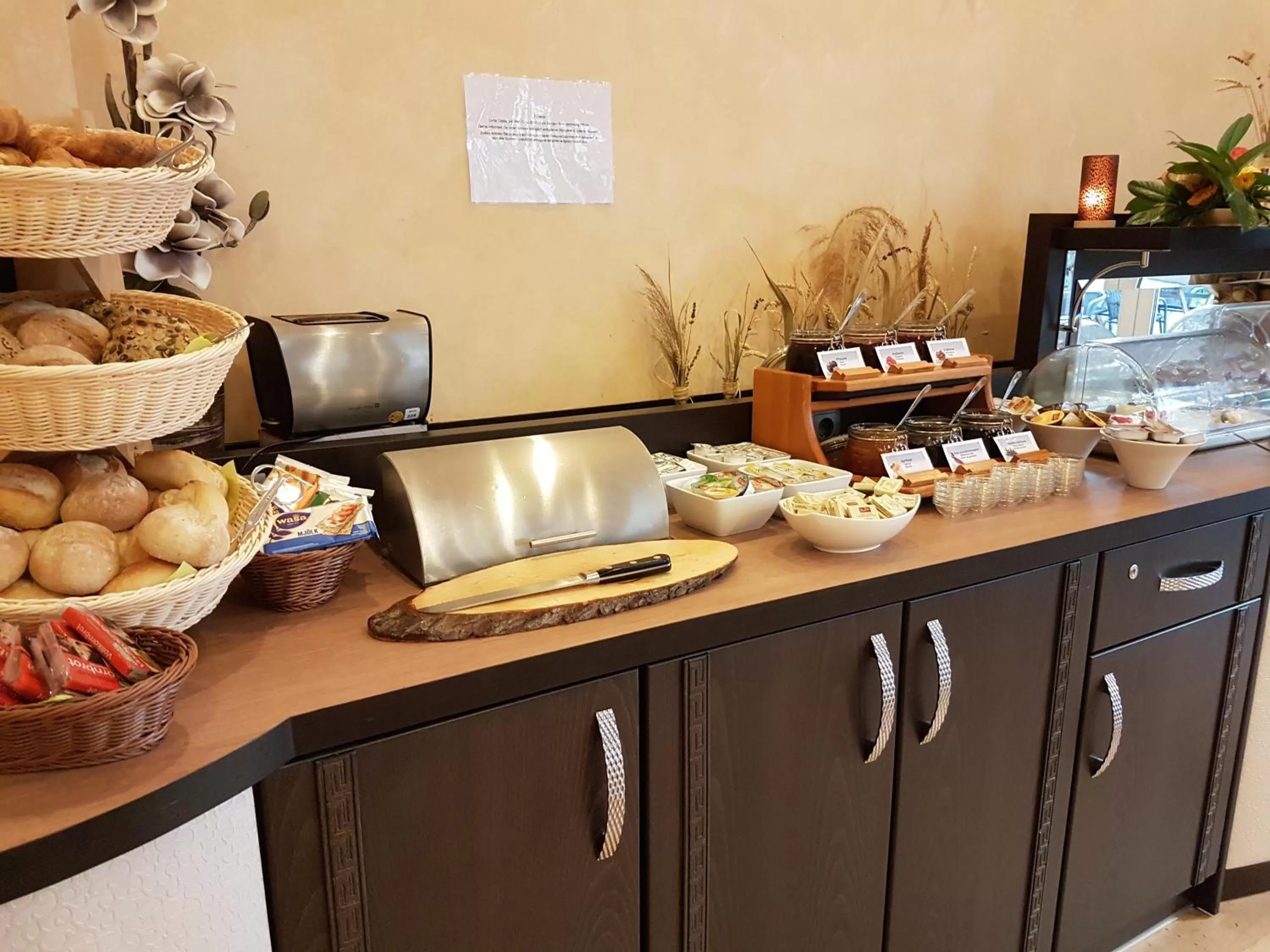 Buffet breakfast in Hotel Zum Weissen Ross