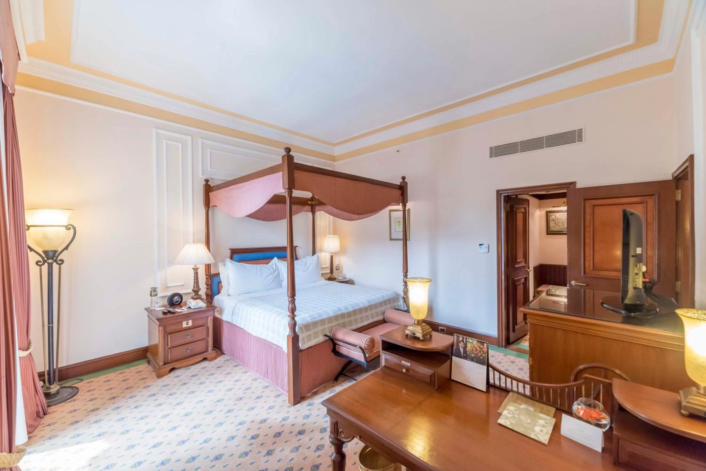 The Oberoi Grand Kolkata