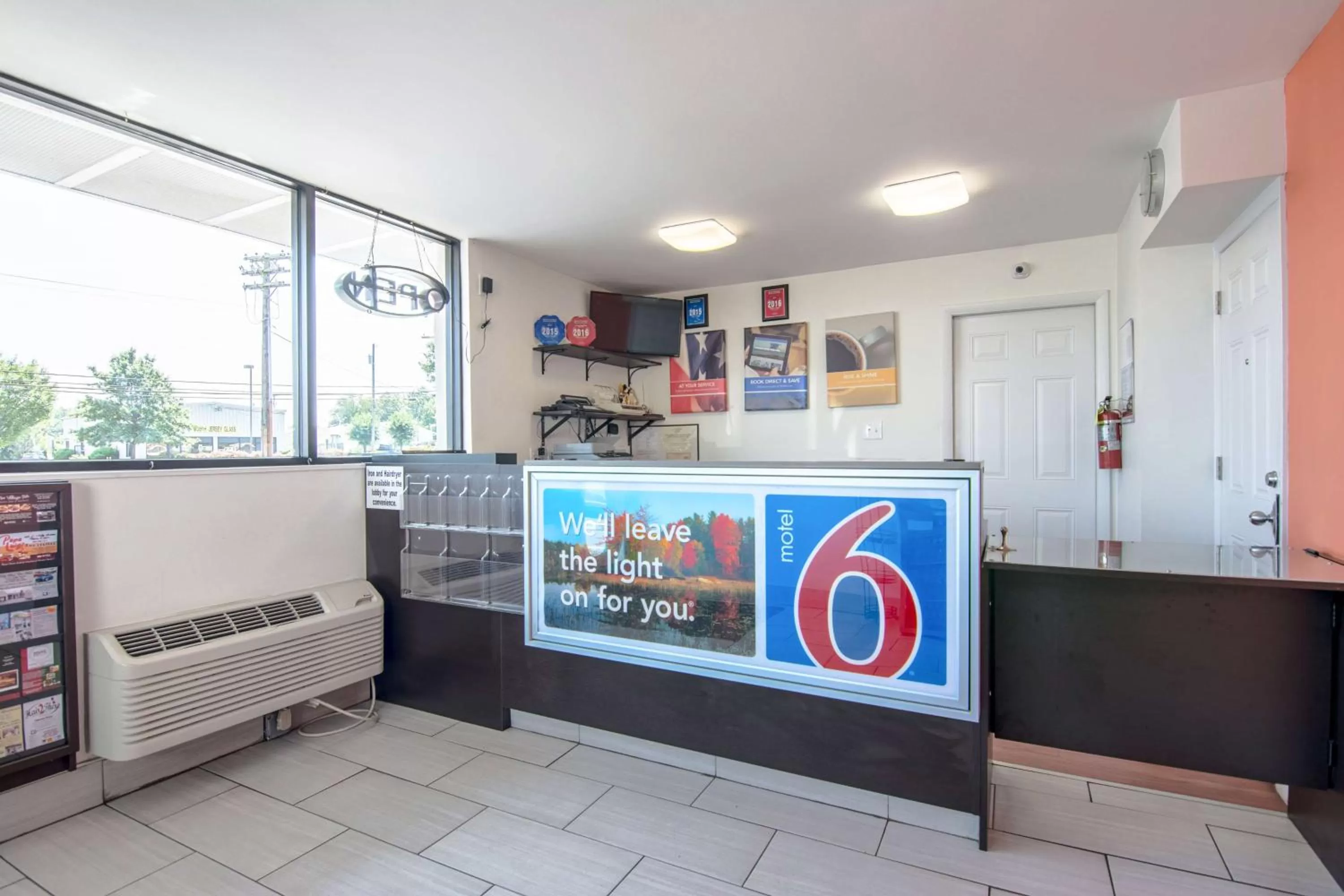 Lobby or reception in Motel 6-Glassboro, NJ - Rowan University