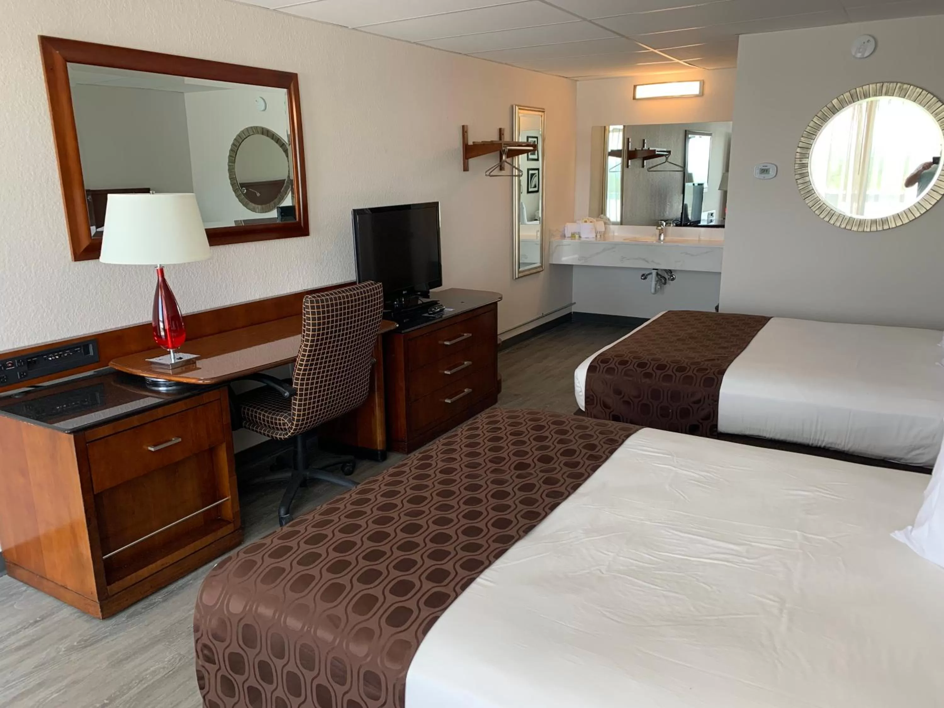 Bedroom, Bed in The Branson Welcome Inn