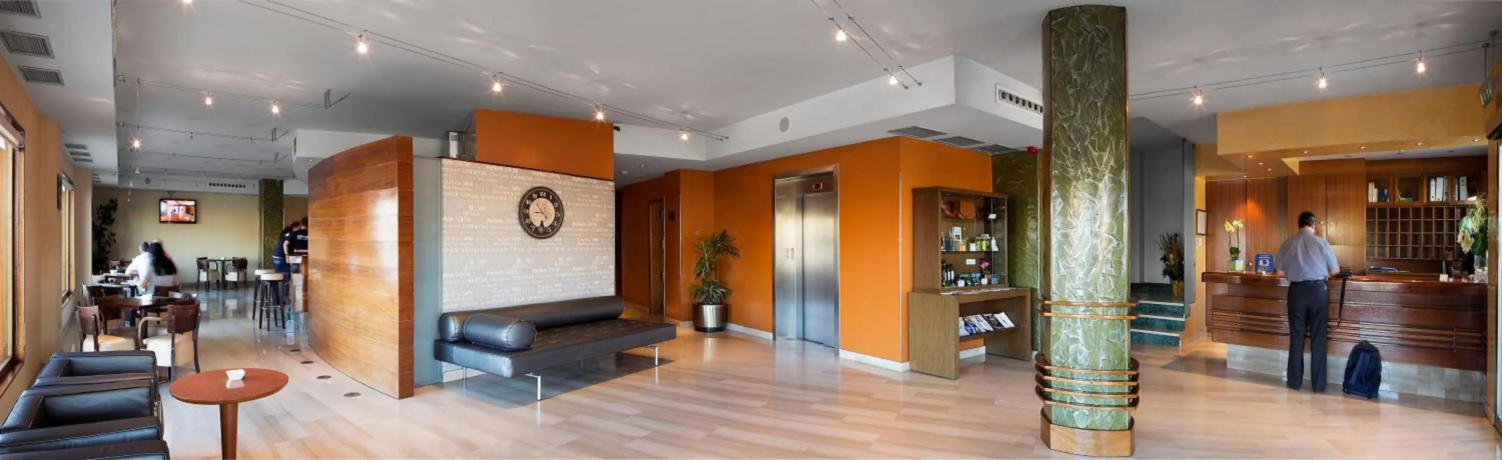 Lobby or reception in Hotel Torre de Sila