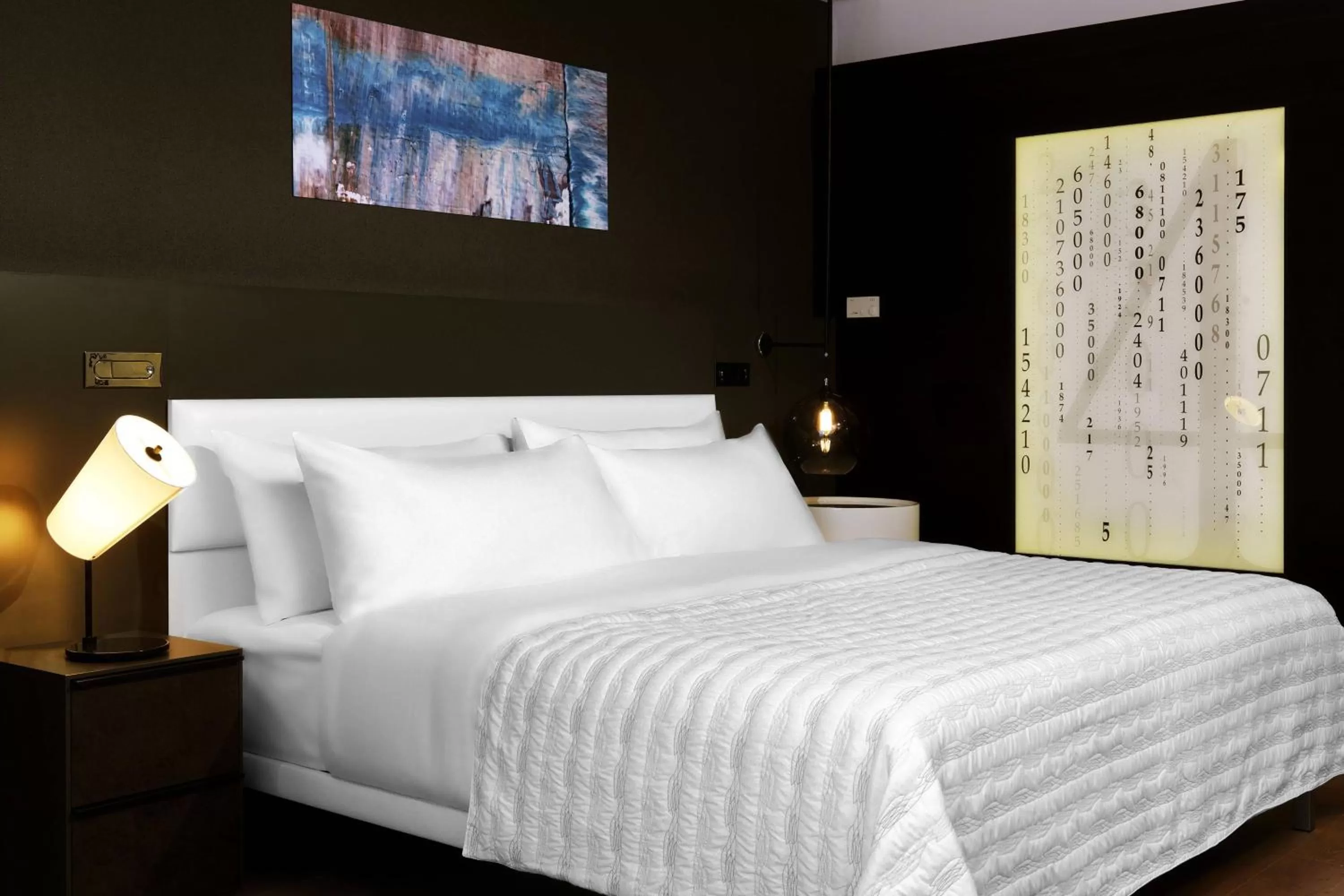 Photo of the whole room, Bed in Le Méridien Stuttgart