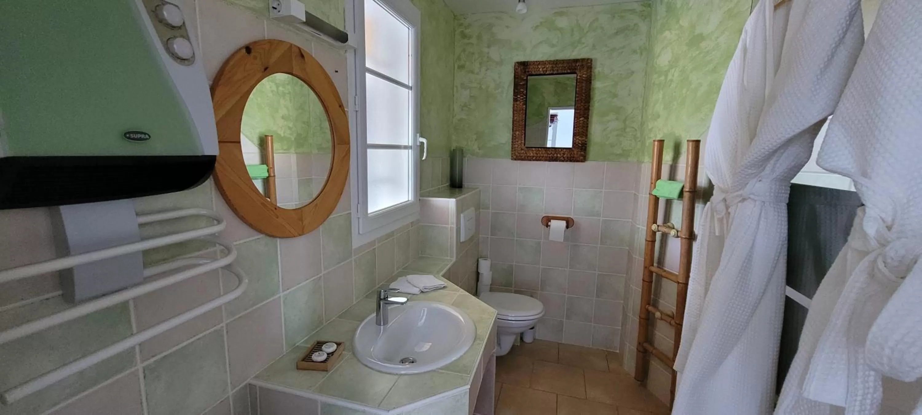 Bathroom in Le Jas de Volonne