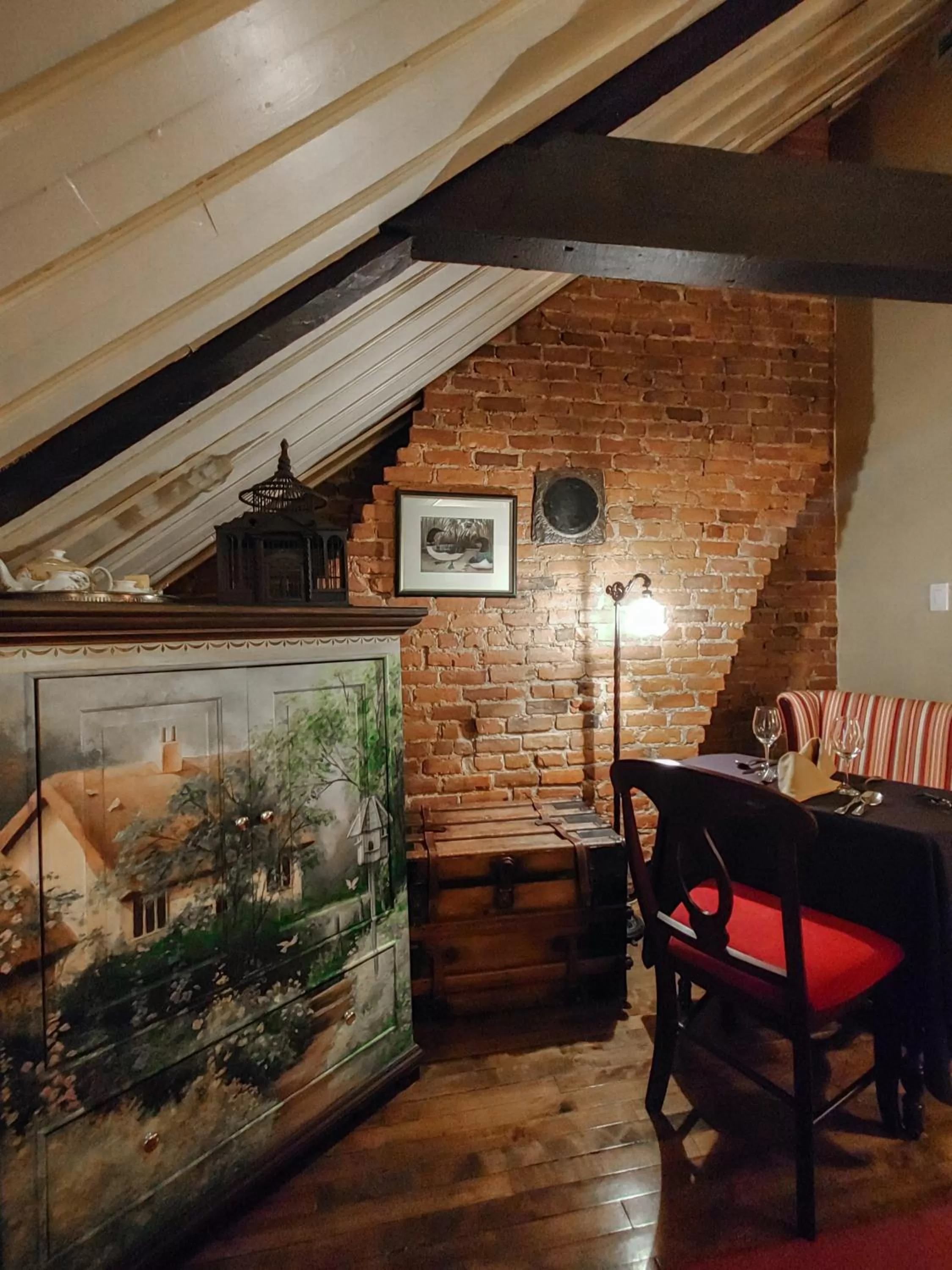 Decorative detail in Le Clos Saint-Louis - Par Aneyro