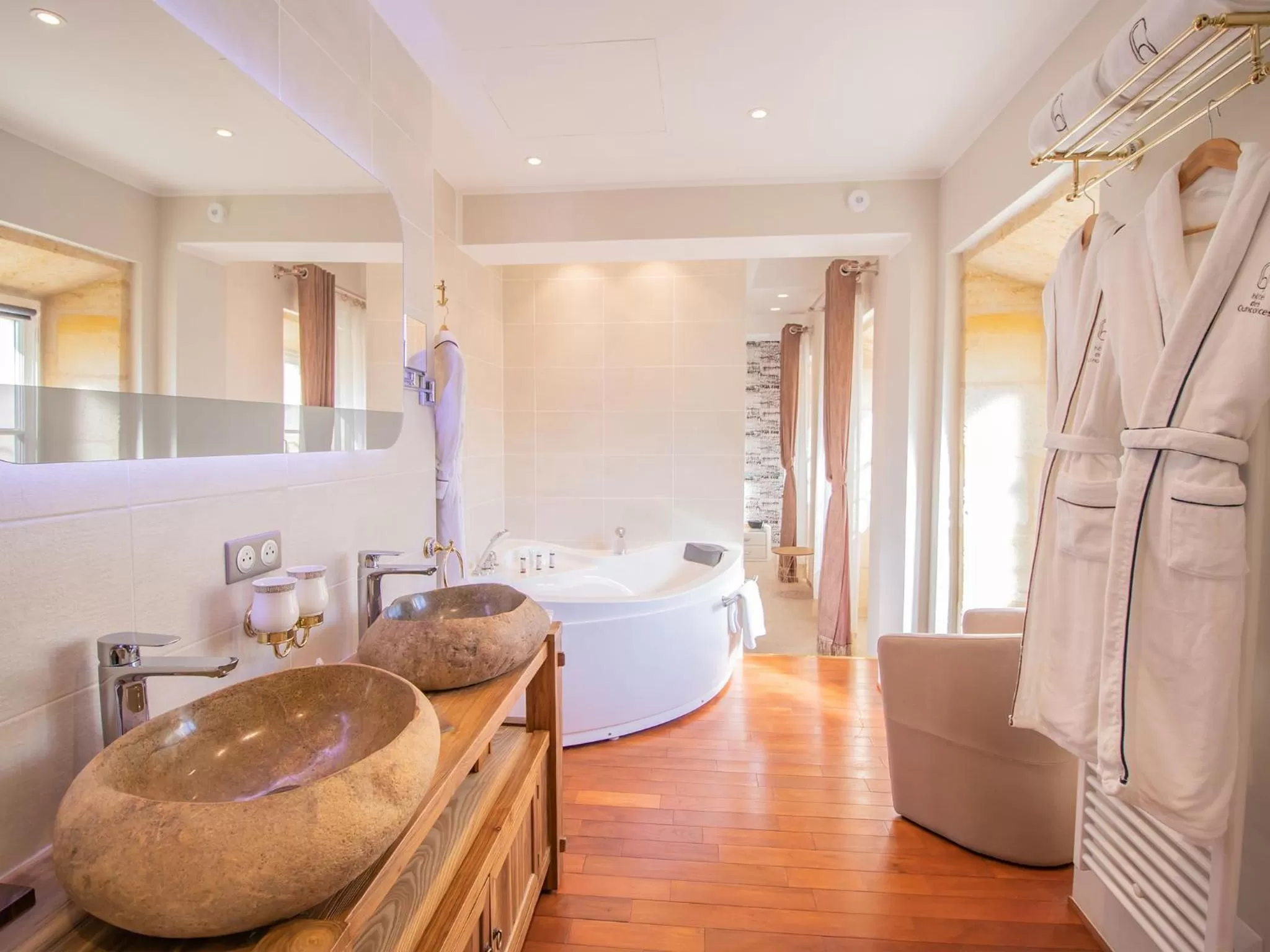 Bathroom in Hotel des Quinconces Bordeaux Centre