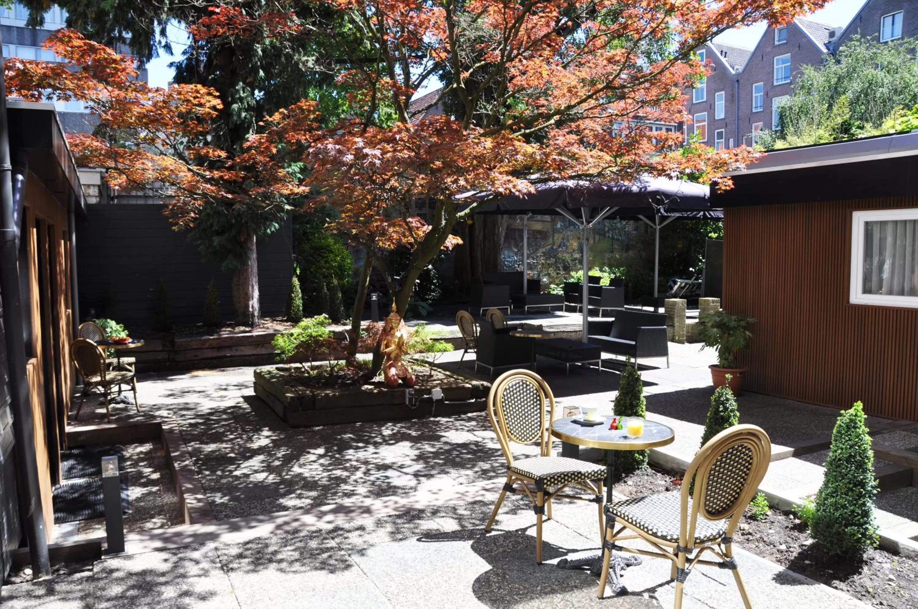 Garden in Huygens Place Amsterdam