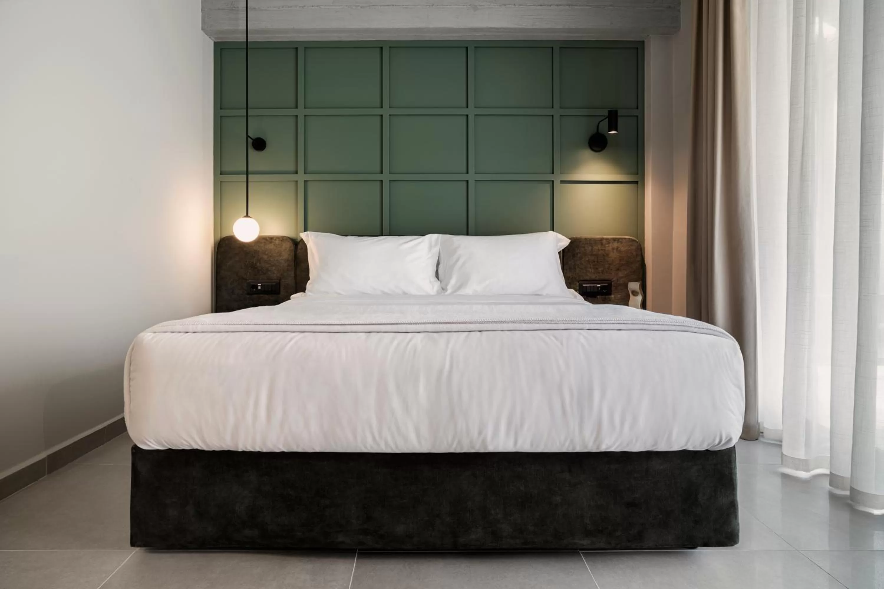 Bed in Bob W Athens Akadimia