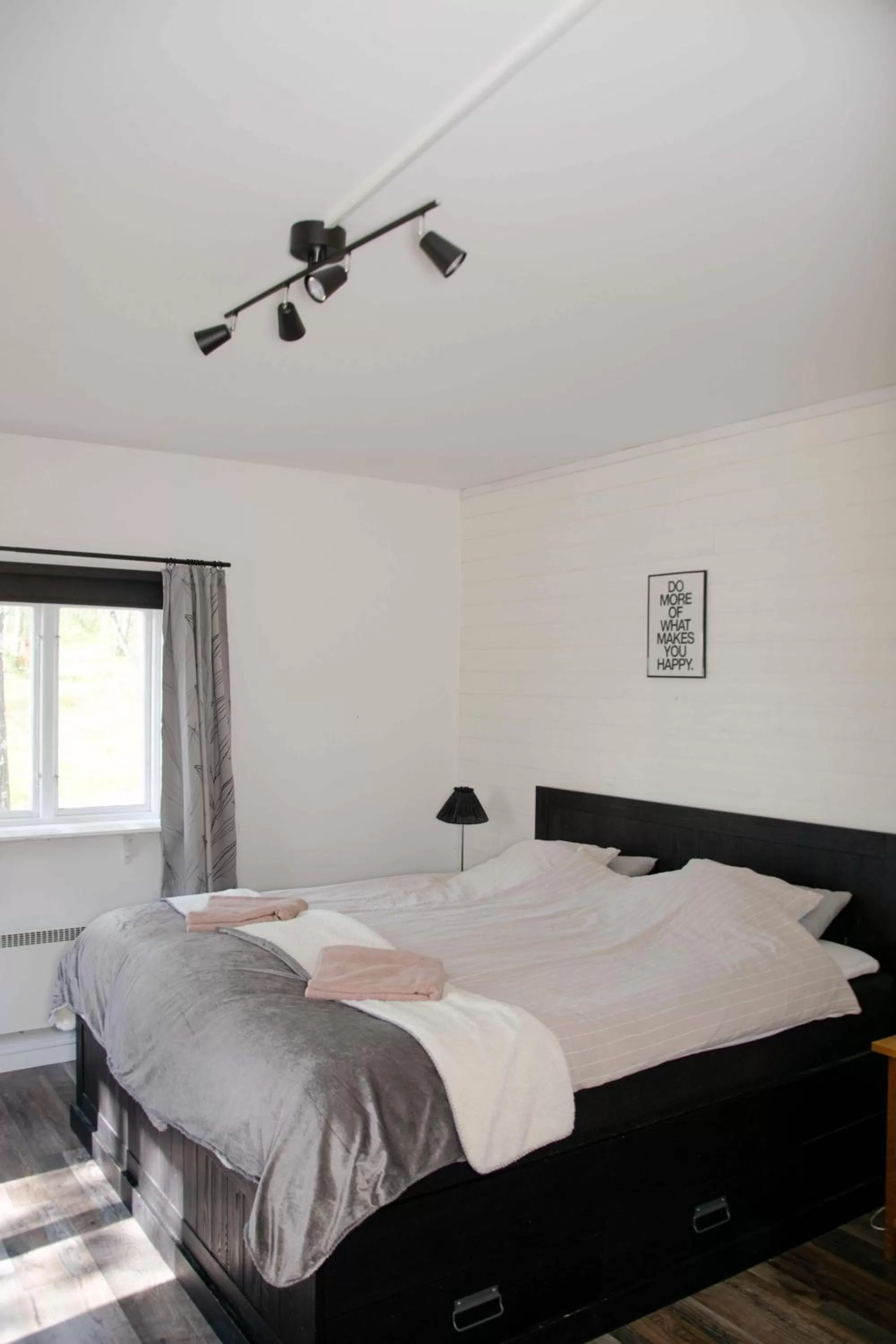 Photo of the whole room in Husky Lodge Hostel