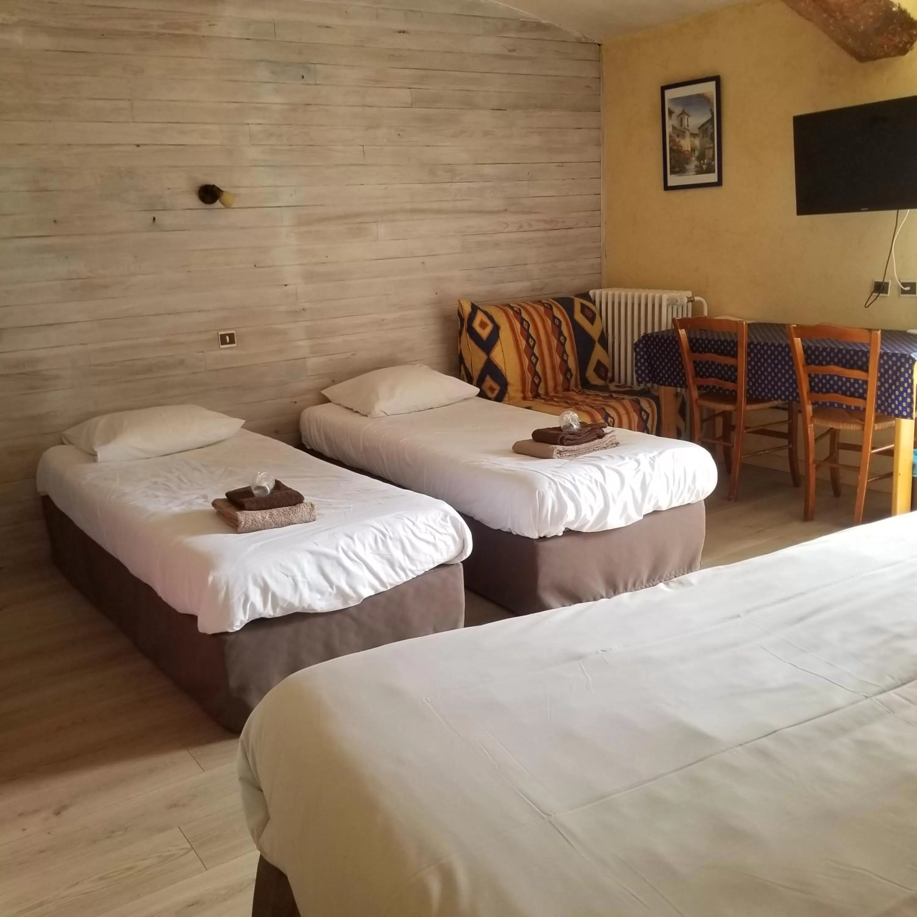 Bed in Logis hôtel du terreau