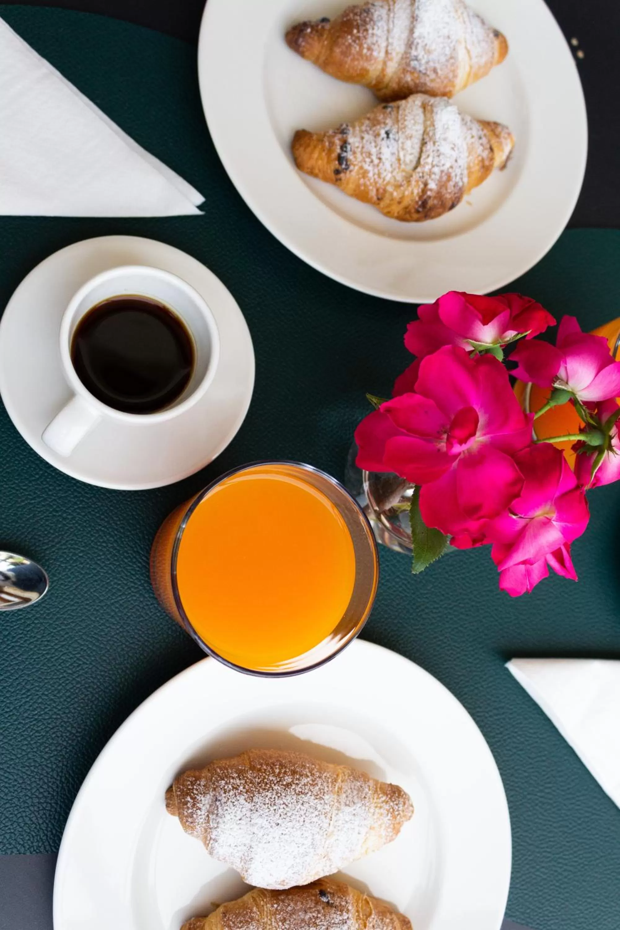 Breakfast in LA DAMA ROOM&BREAKFAST