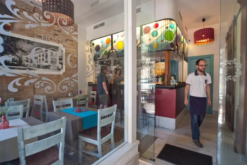 Restaurant/Places to Eat in Hotel Hostal Chic