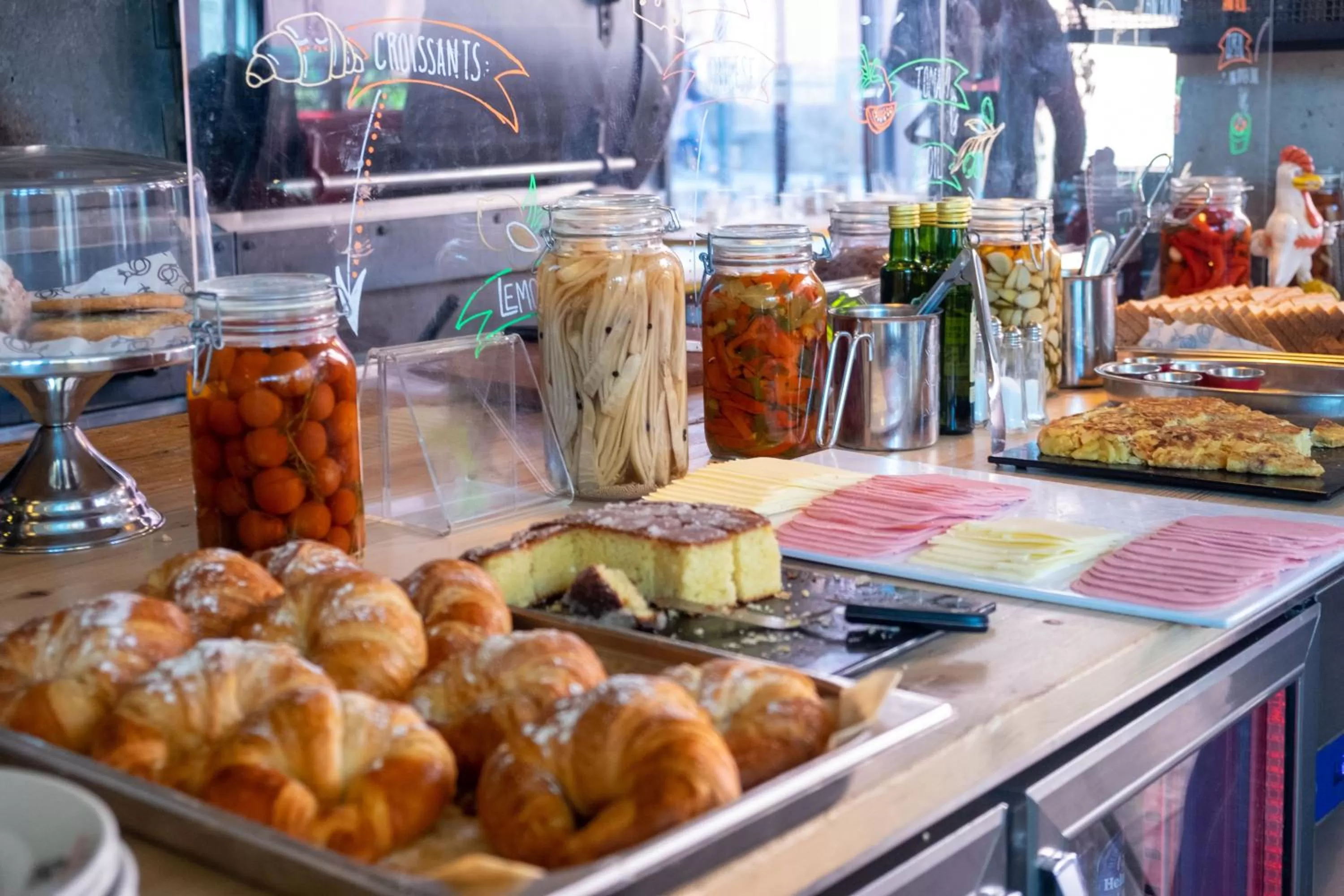 Breakfast in Bastardo Hostel