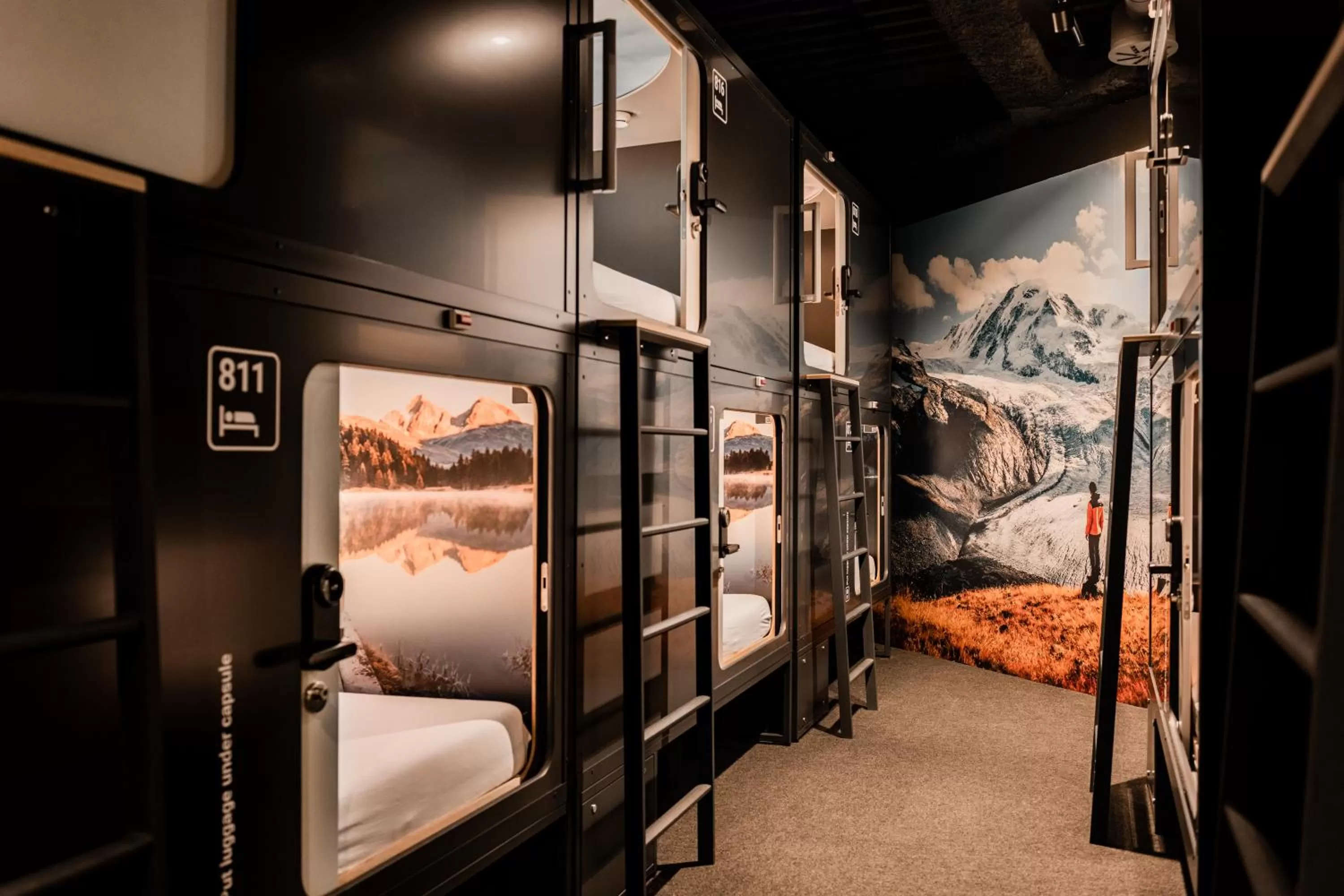 Photo of the whole room, Bed in Capsule Hotel - Zurich Airport