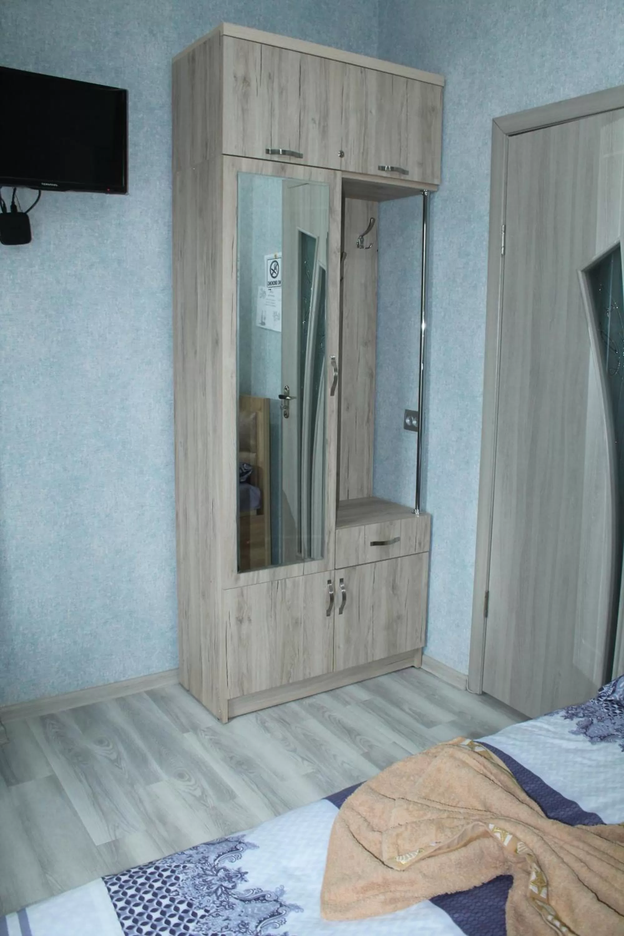 Photo of the whole room, Bed in Golden Way