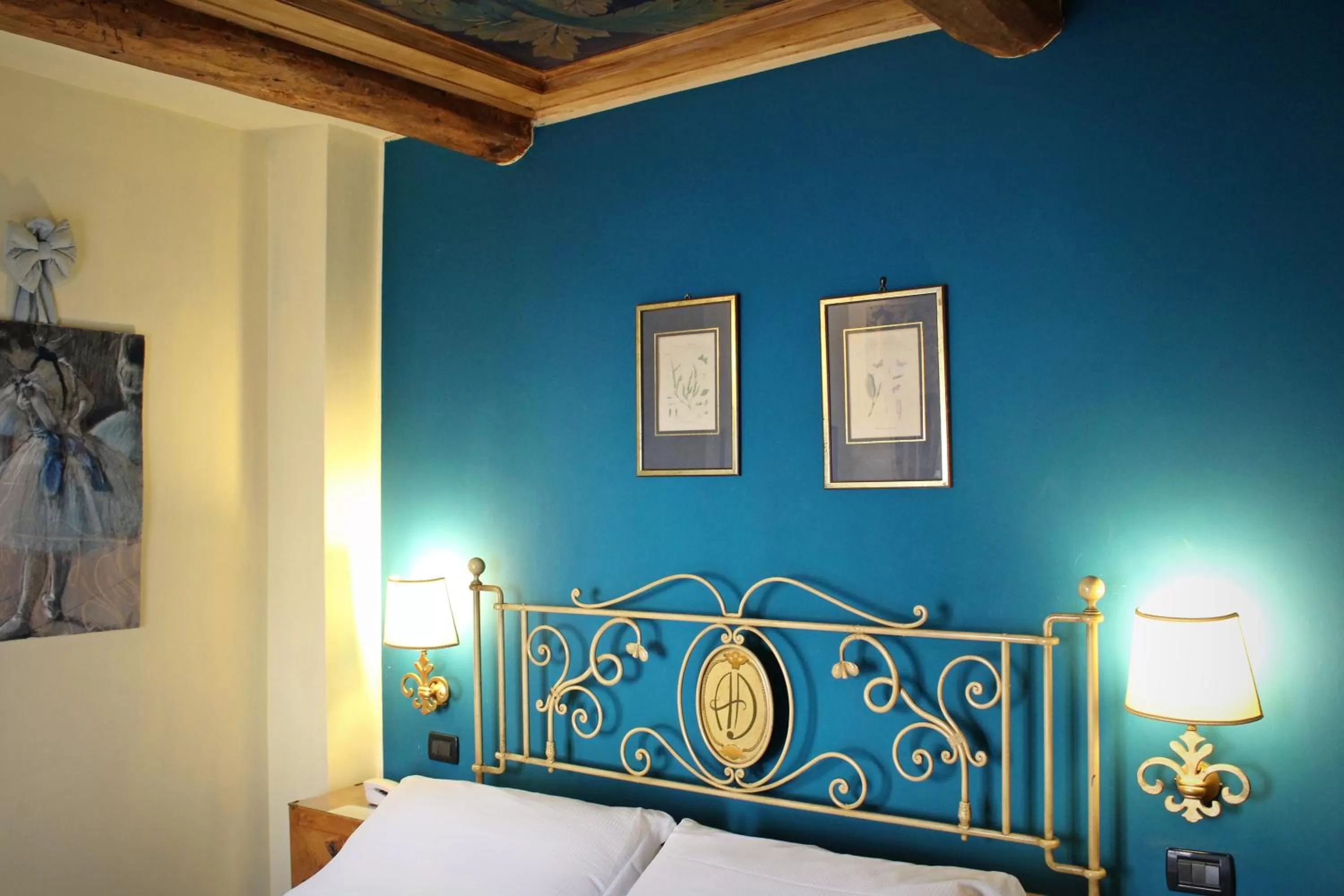 Decorative detail, Bed in Albergo delle Drapperie
