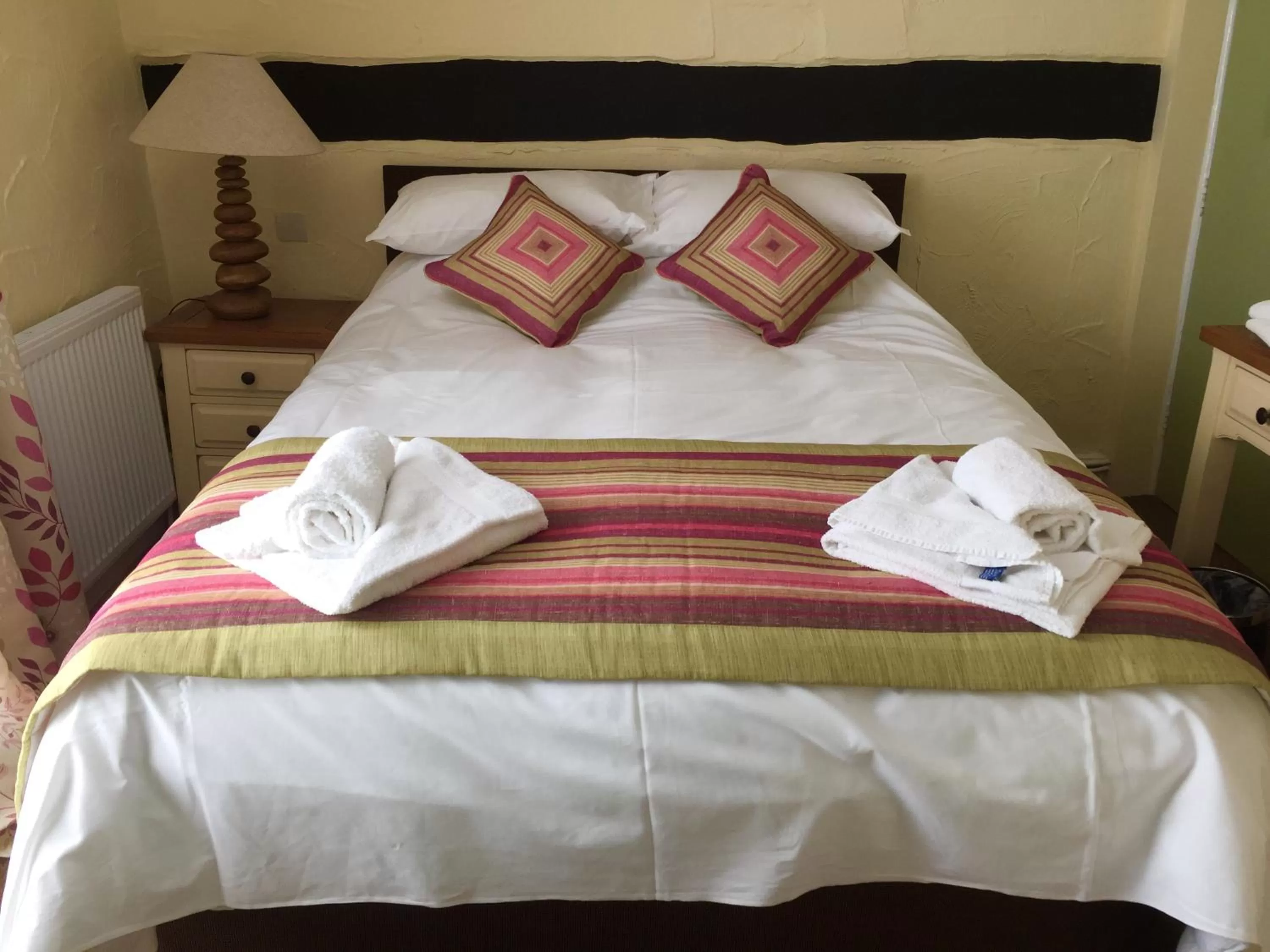 Photo of the whole room, Bed in The Talbot Hotel