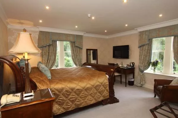 Bed in Mansion House Hotel