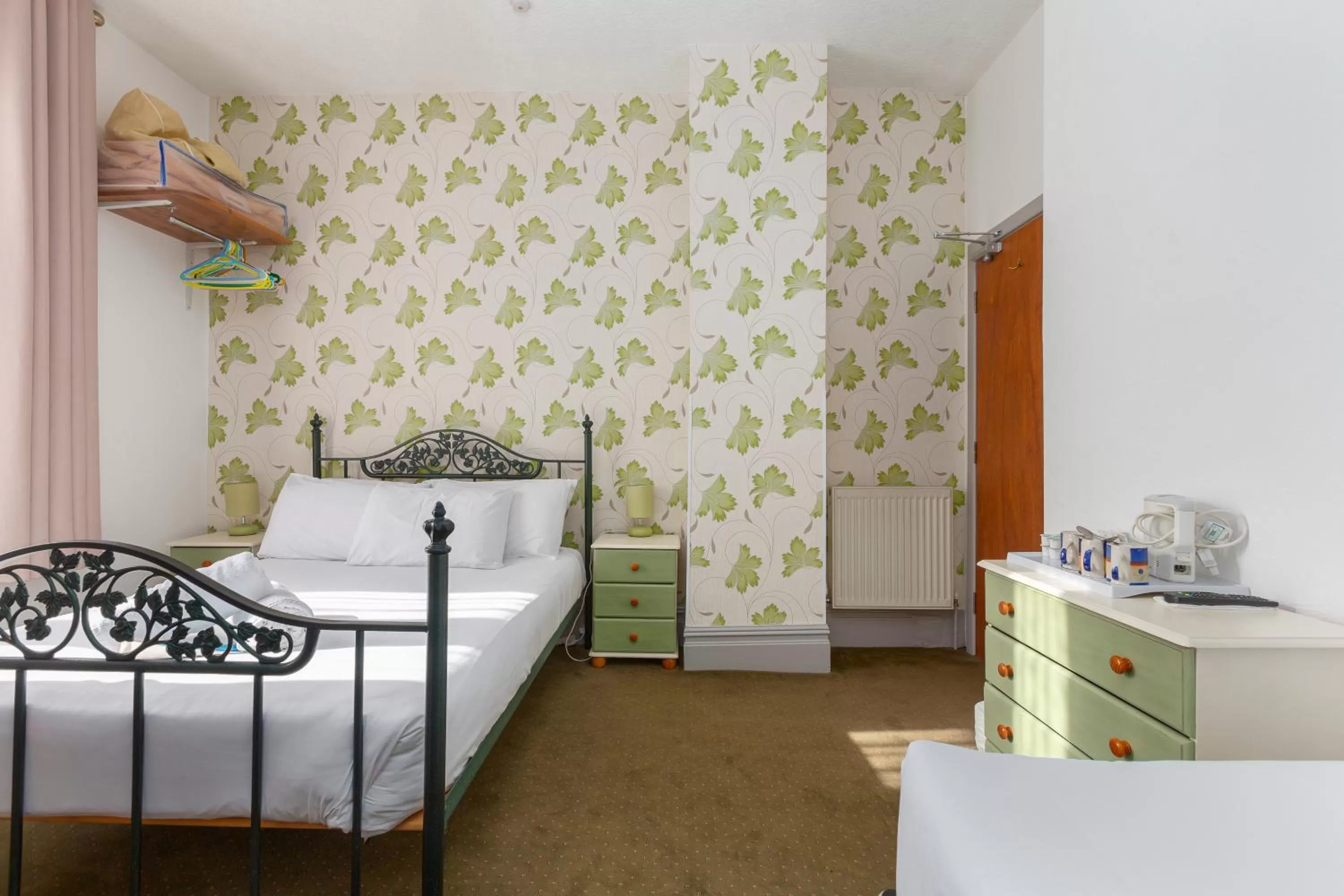 Bedroom, Bed in The Sandringham Court Hotel & Sports Bar-Groups Welcome here-High Speed Wi-Fi