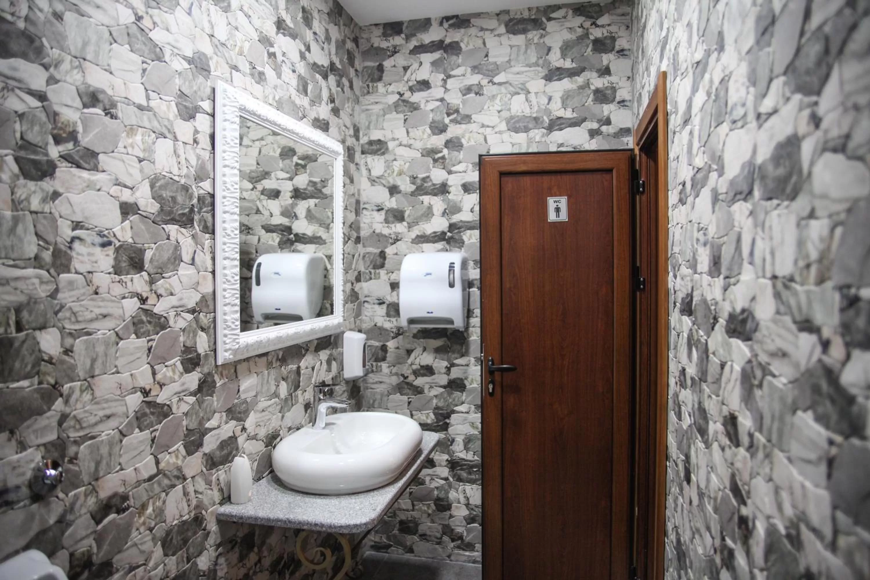 Bathroom in Hotel Serdar