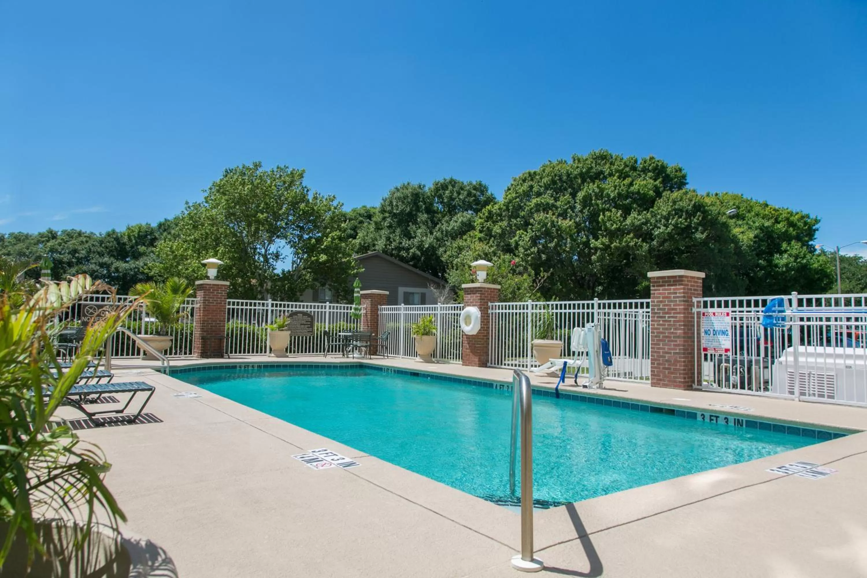Swimming pool in Holiday Inn Winter Haven by IHG