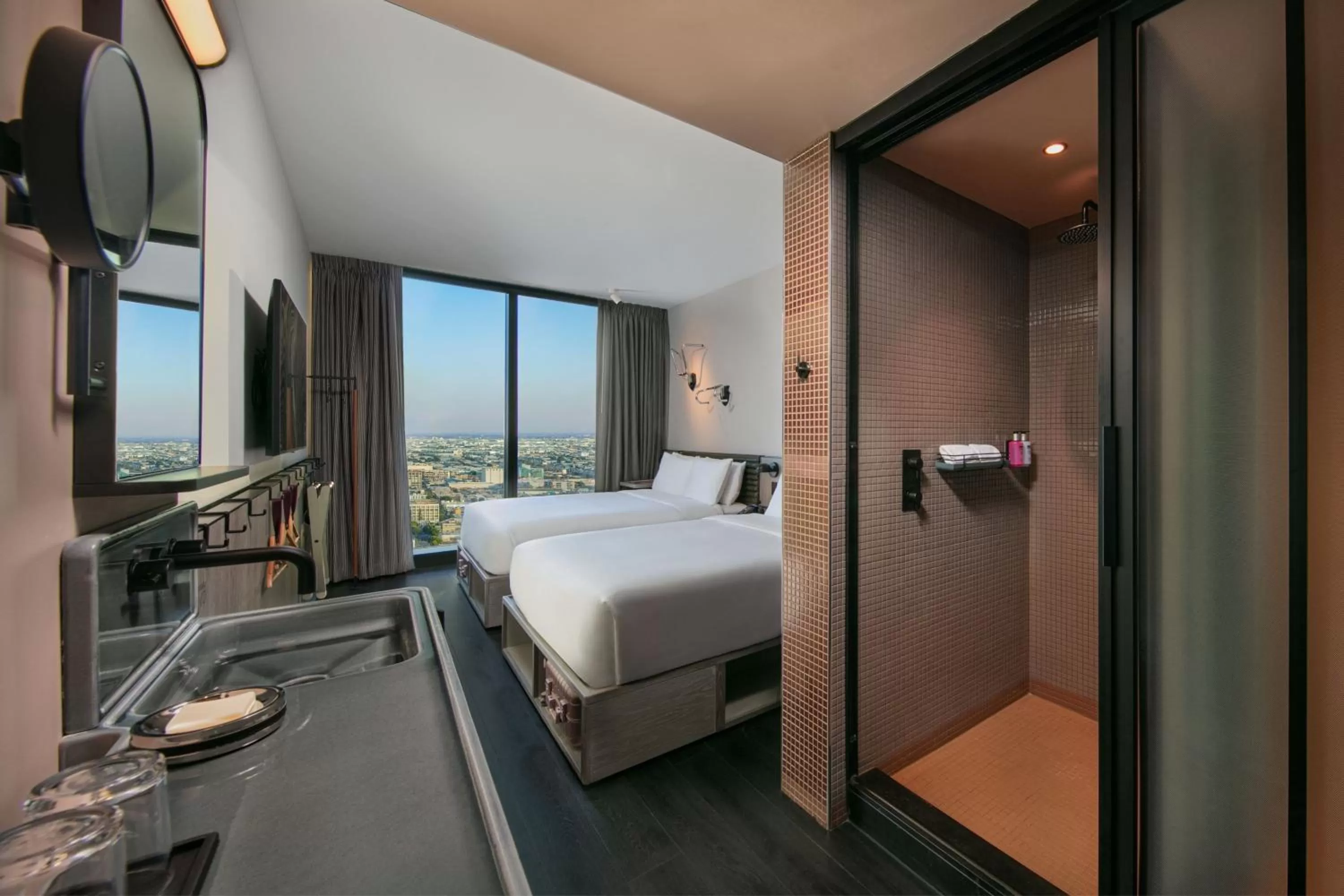 Bedroom, Bed in Moxy Downtown Los Angeles