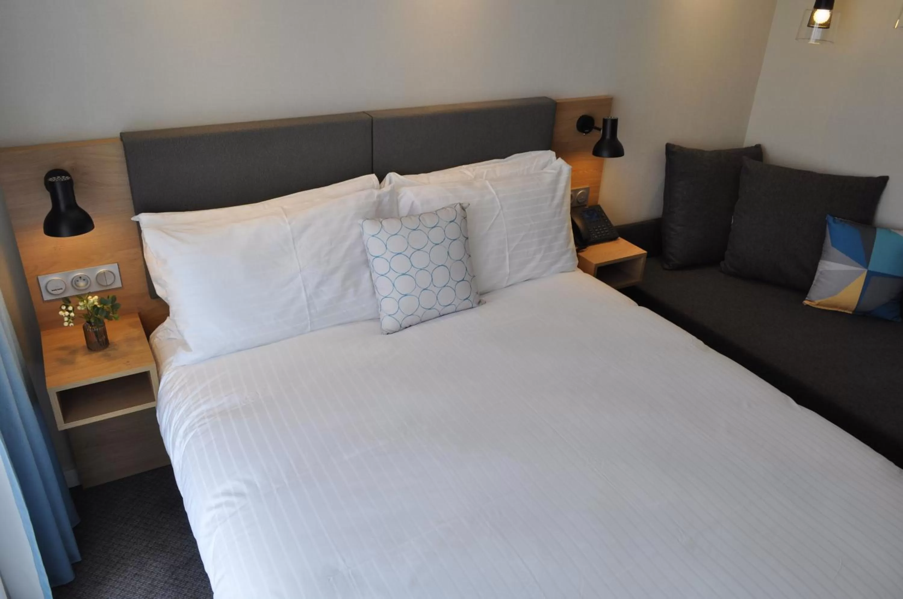 Bed in Holiday Inn - Bordeaux-Merignac by IHG