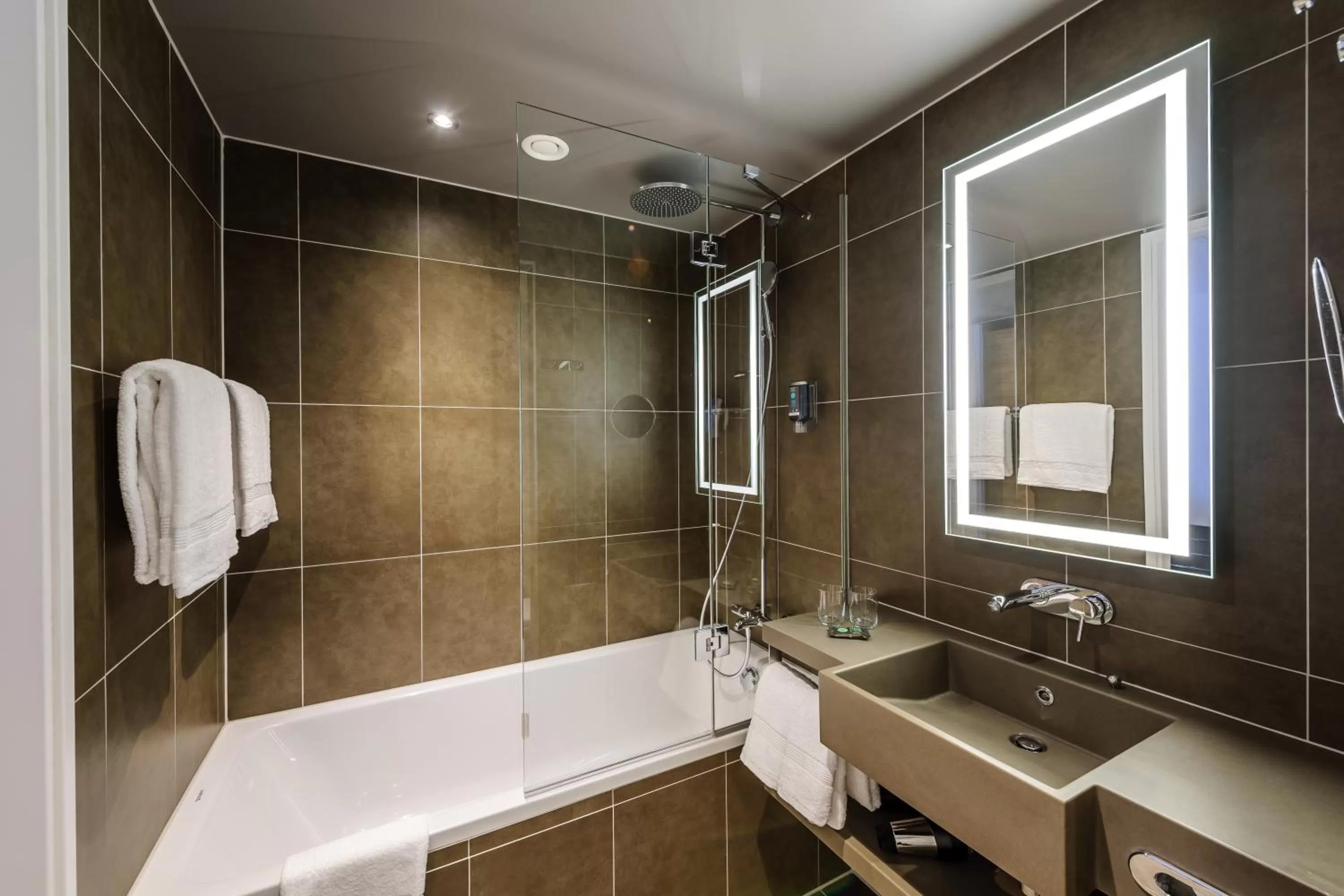 Bathroom in Novotel Wien Hauptbahnhof