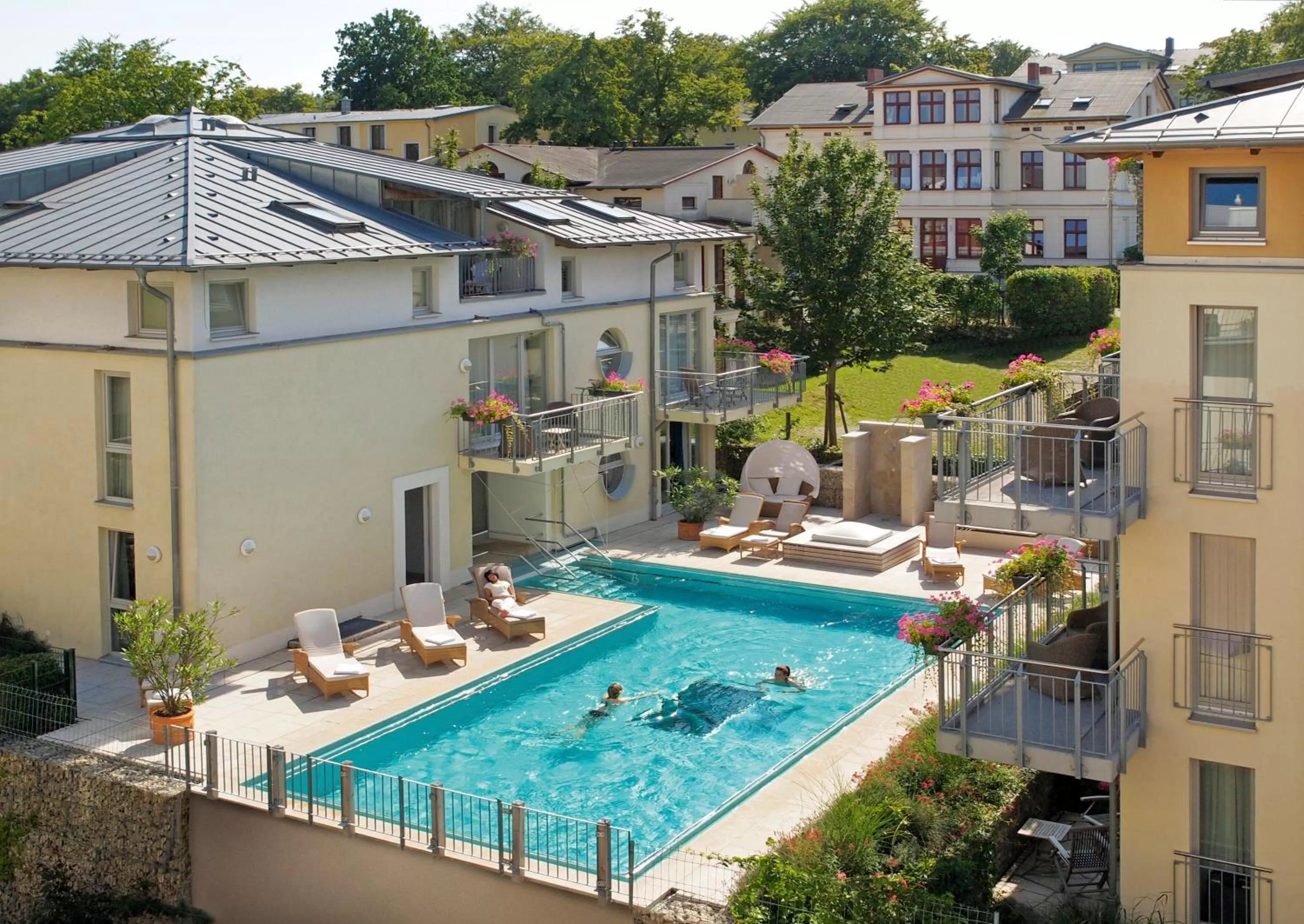 Swimming pool in Strandhotel Heringsdorf mit Soleaußenpool 30 Grad