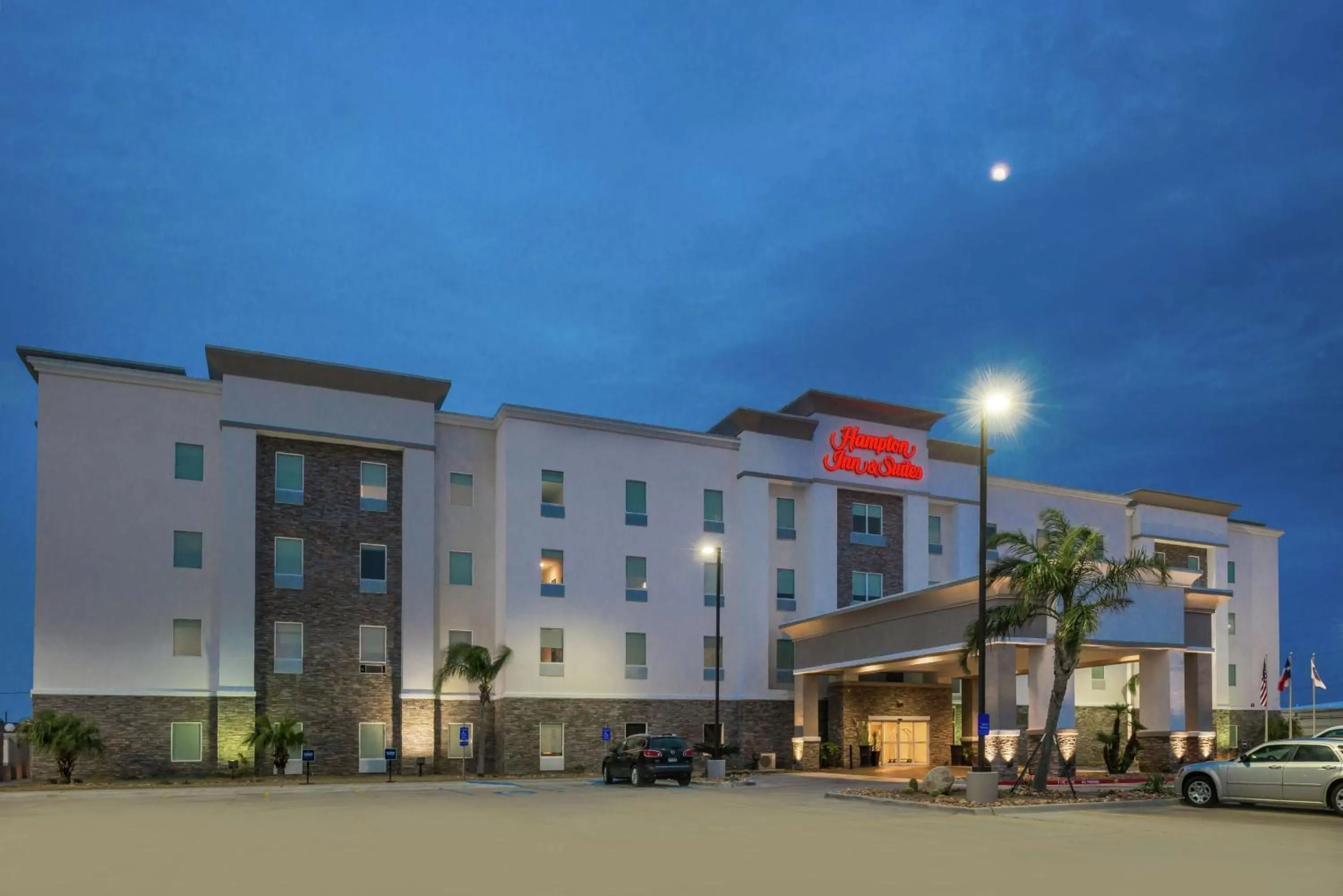 Property building in Hampton Inn and Suites Port Aransas