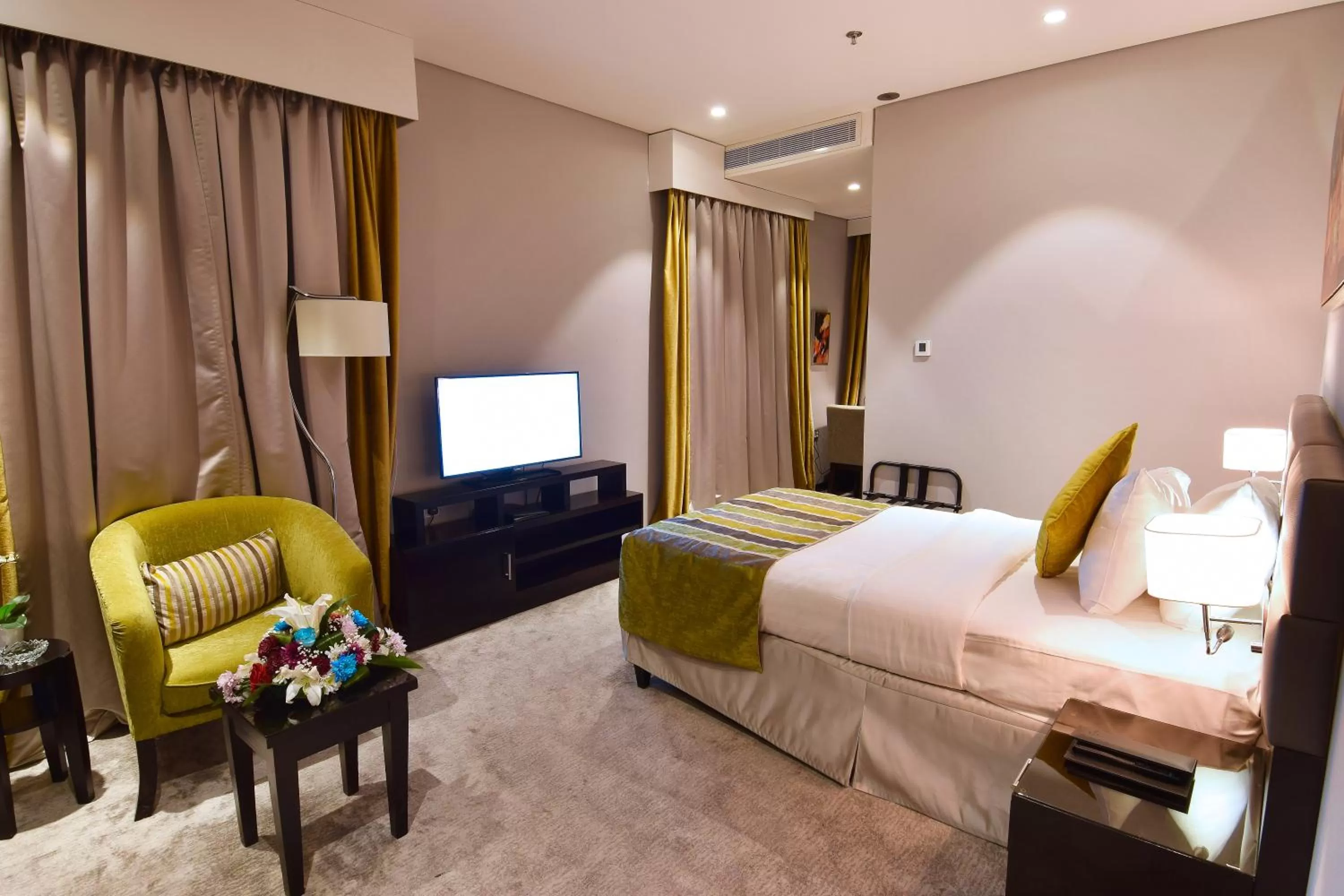 Photo of the whole room, Bed in Best Western Plus Fursan