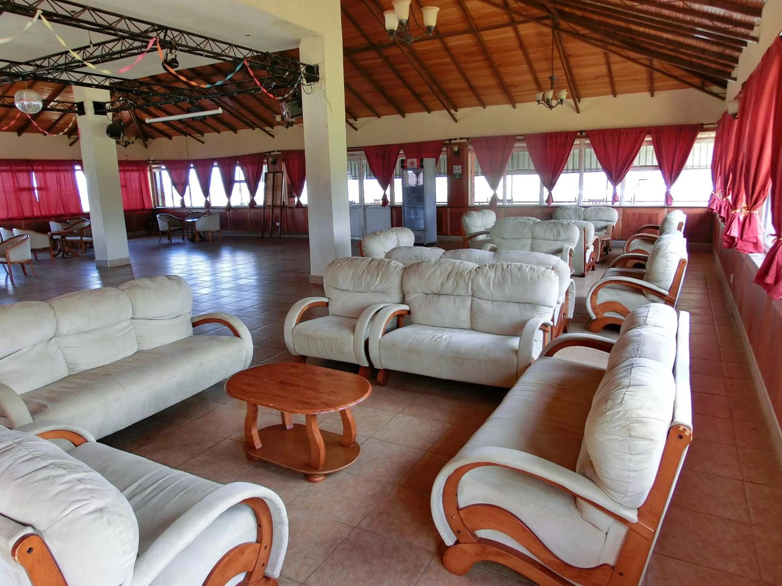 Communal lounge/ TV room in Mwanzo Lodge