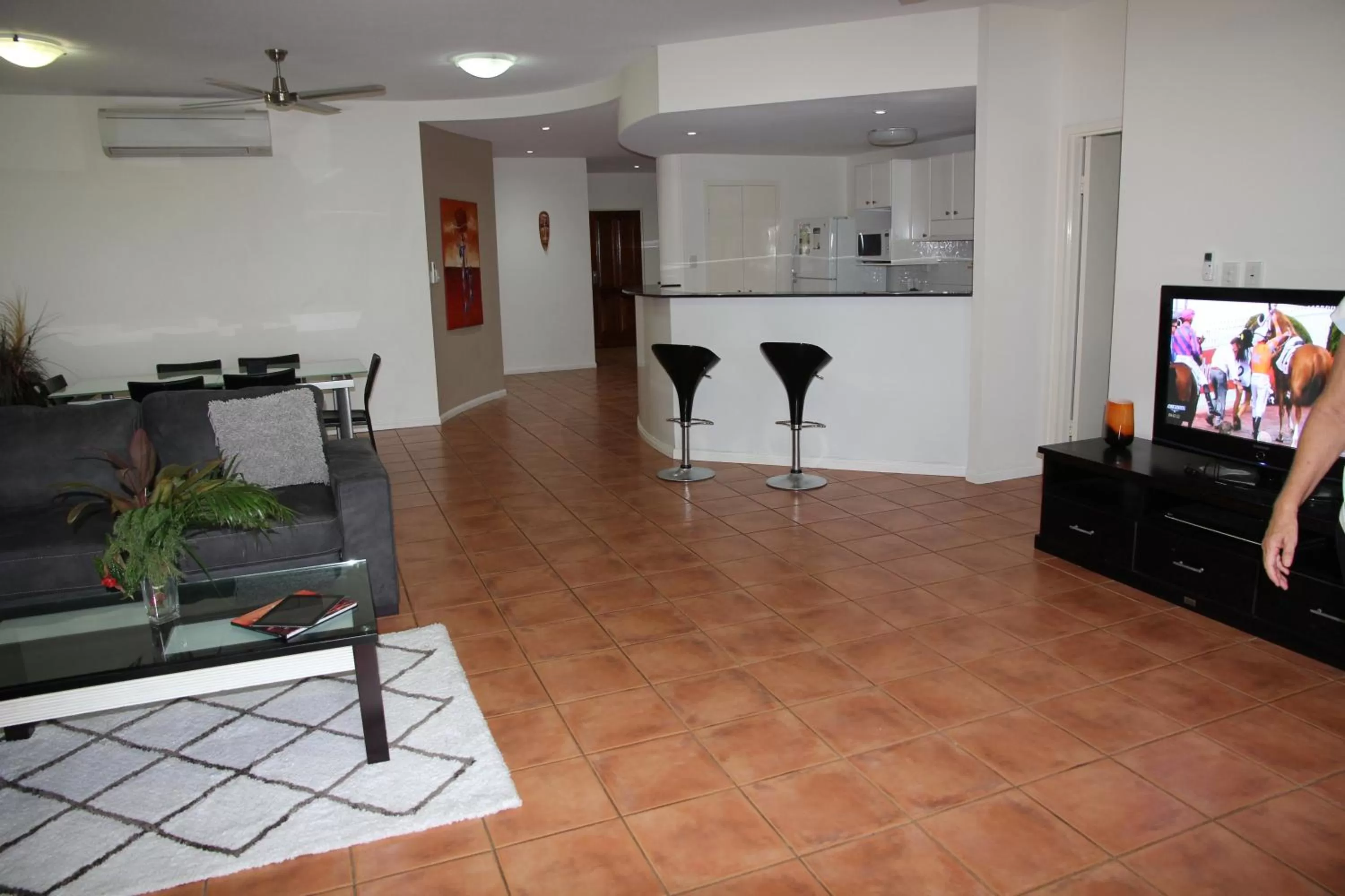 Kitchen or kitchenette in Darwin Deluxe Apartments