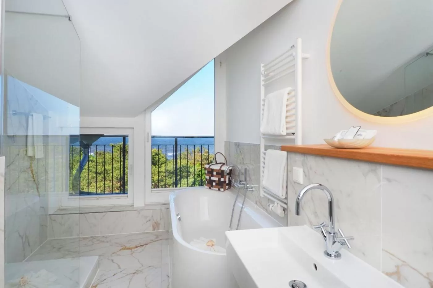 Bathroom in Strandhotel Heringsdorf mit Soleaußenpool 30 Grad