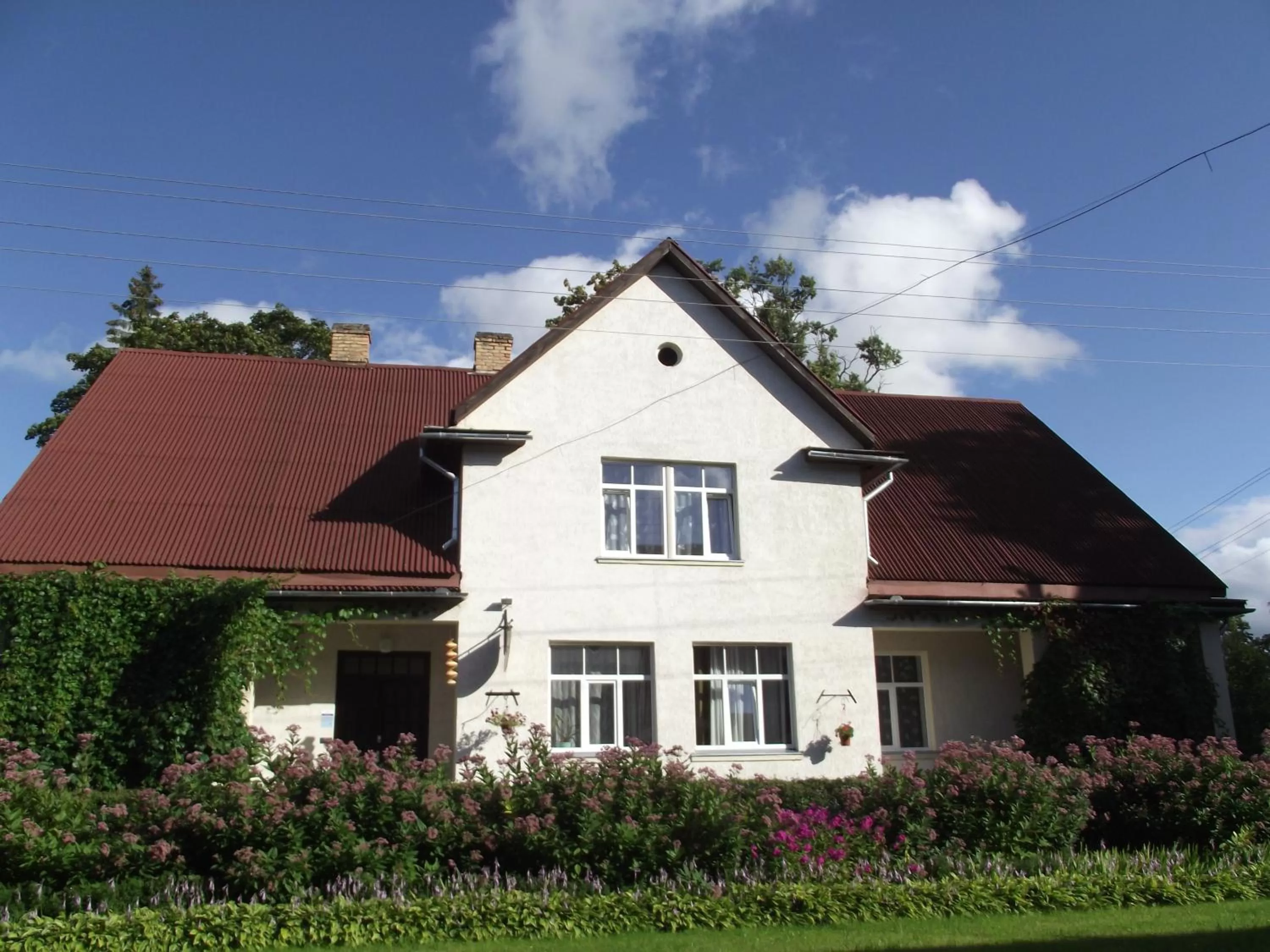 Property building in Kalna Ligzda