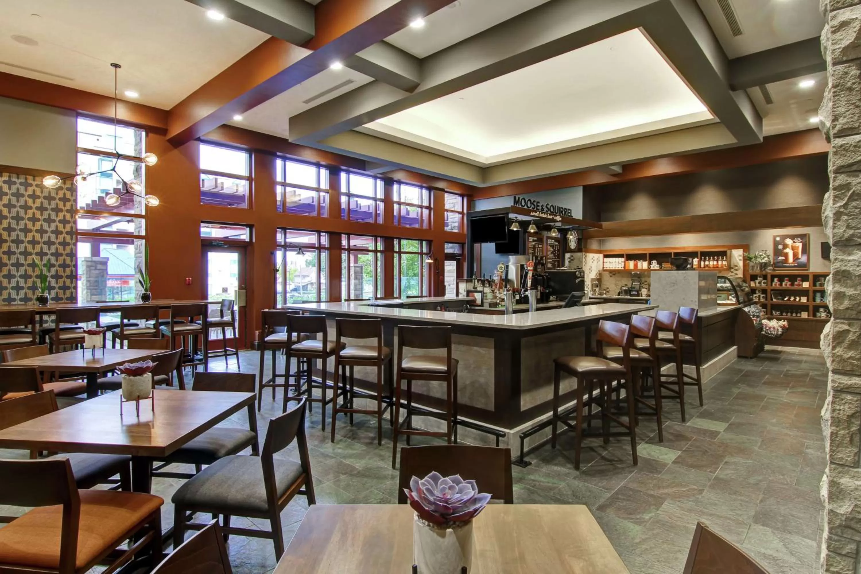 Lounge or bar in DoubleTree Fallsview Resort & Spa by Hilton - Niagara Falls