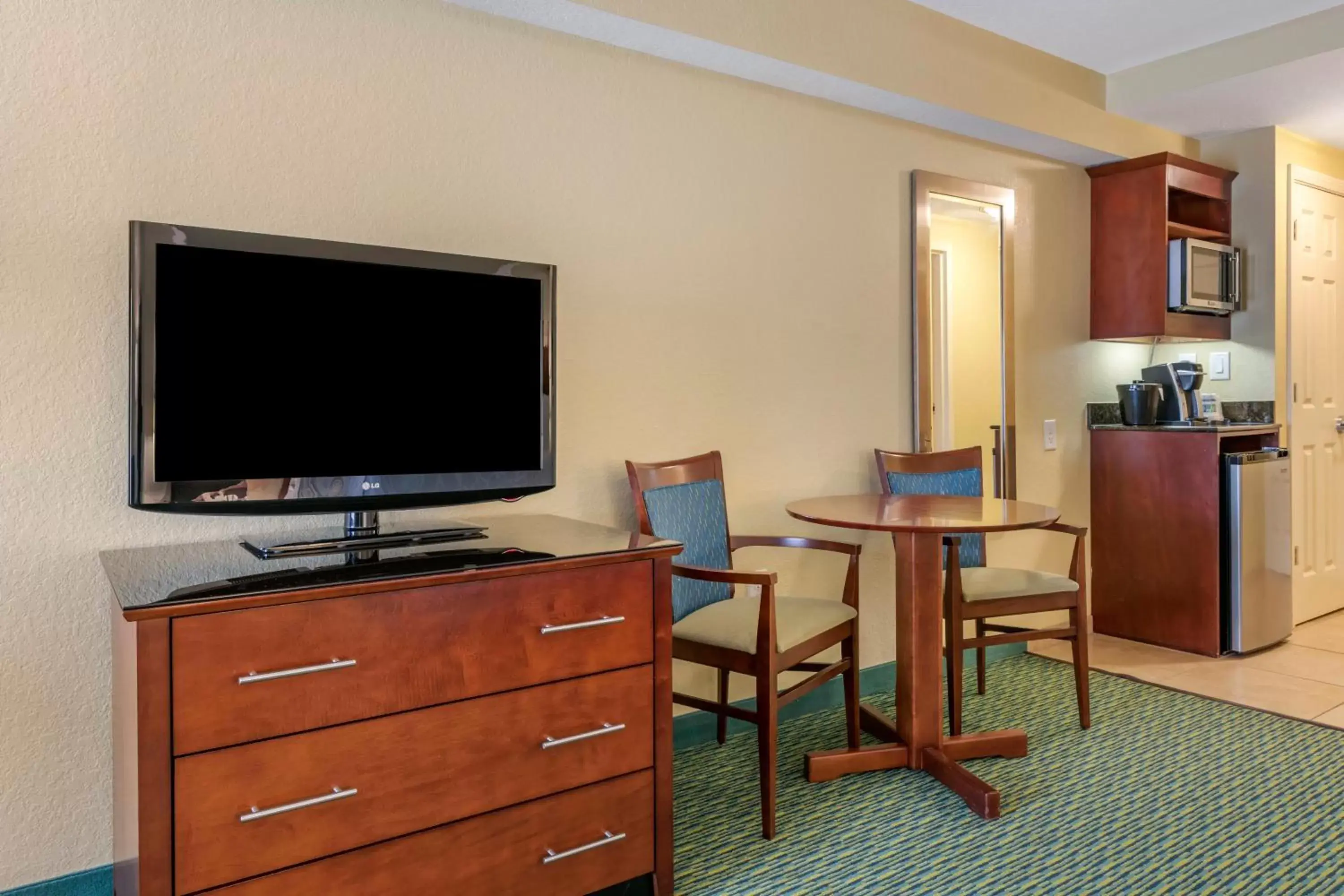 Standard King Room in Holiday Inn Resort Orlando - Lake Buena Vista by IHG Standard King Room in Holiday Inn Resort Orlando - Lake Buena Vista by IHG