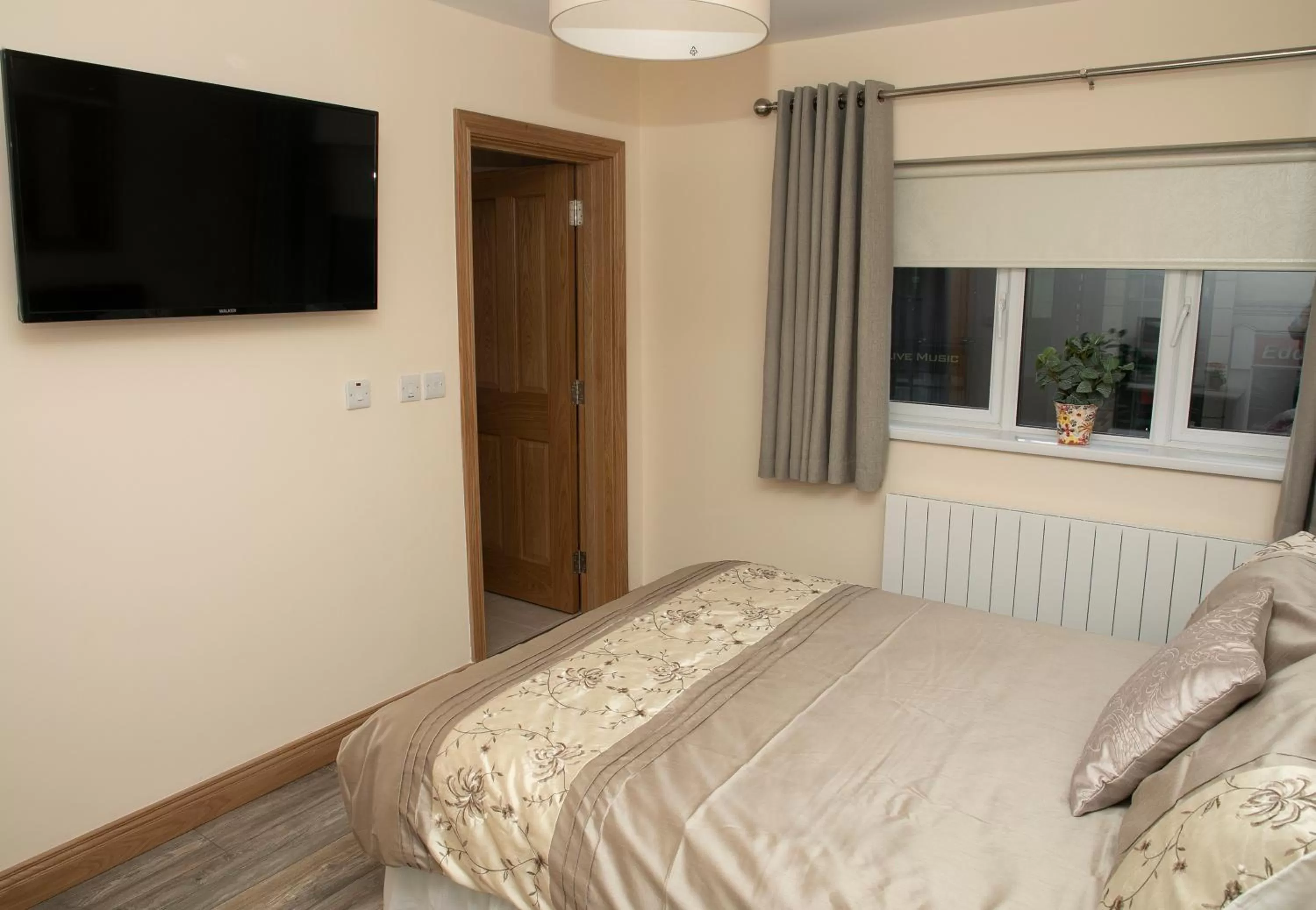 Photo of the whole room, Bed in Arch House B&B & Apartments