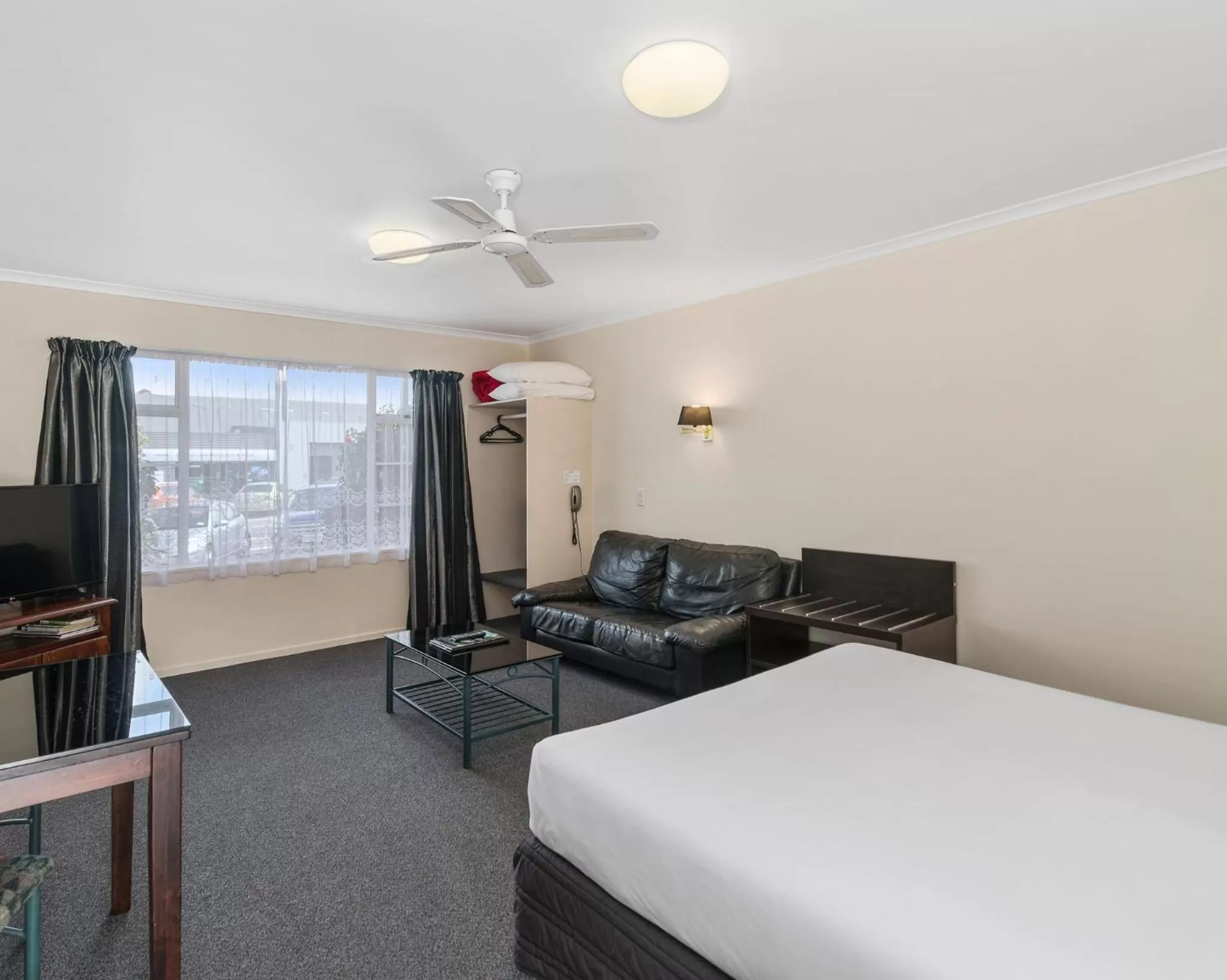 Large King Studio in ASURE PRINCE motor lodge