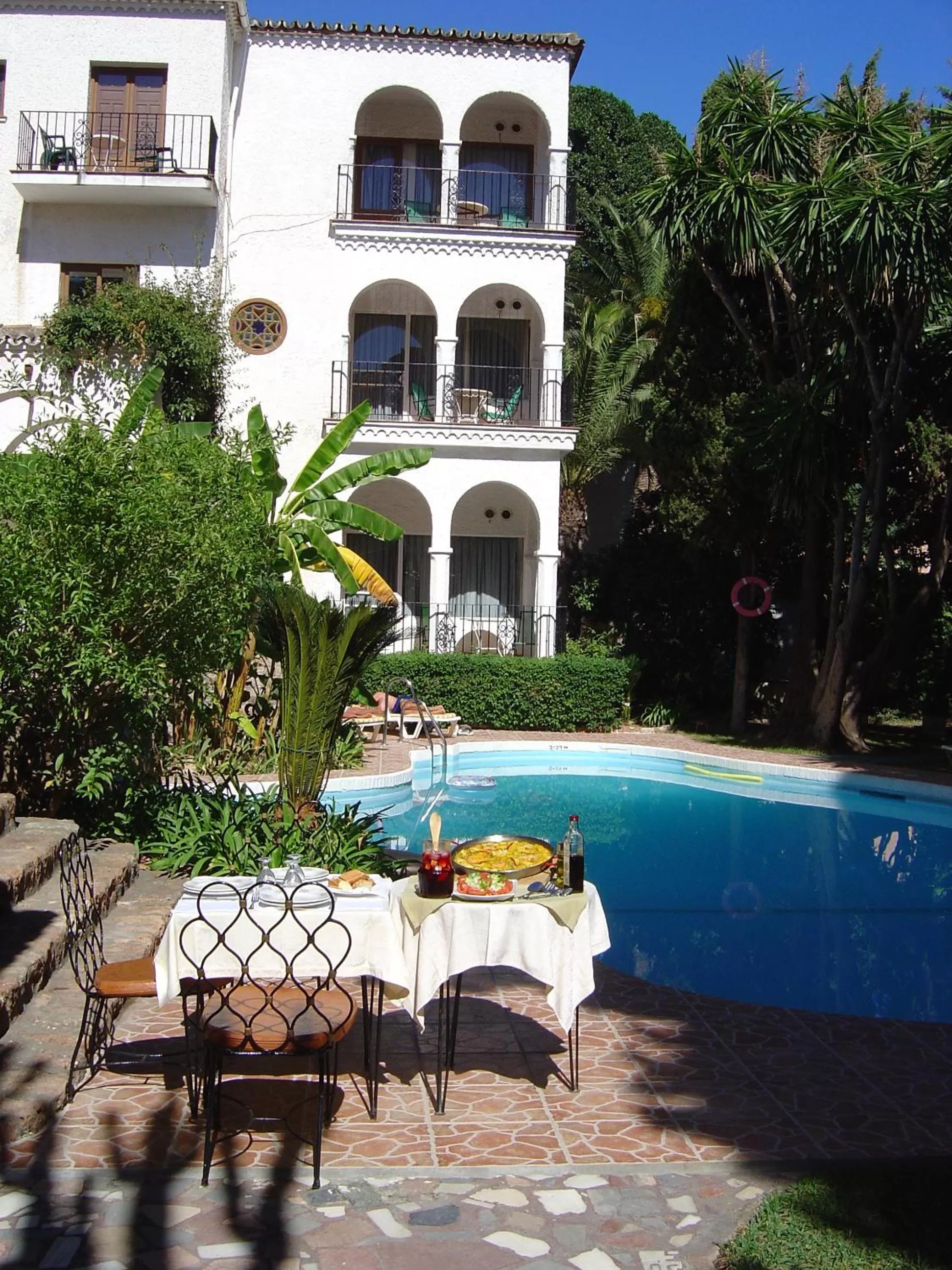 Swimming pool in Hotel Residencia Miami