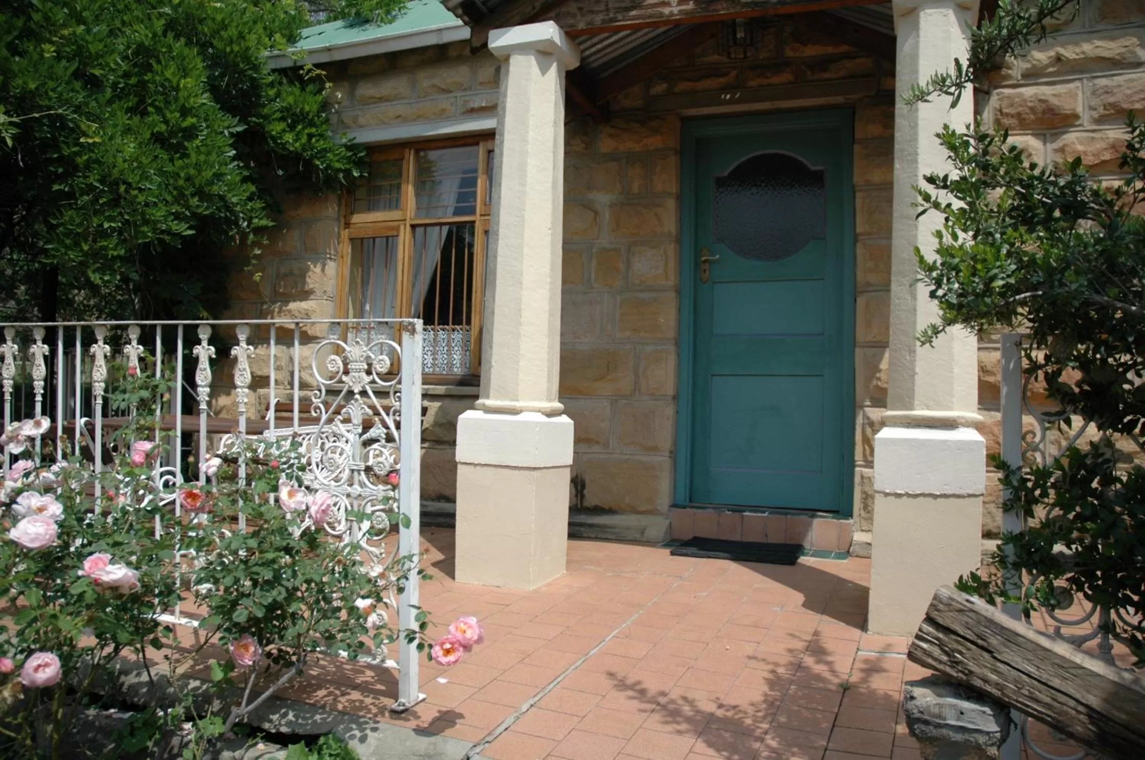 Facade/entrance in La Motte B&B