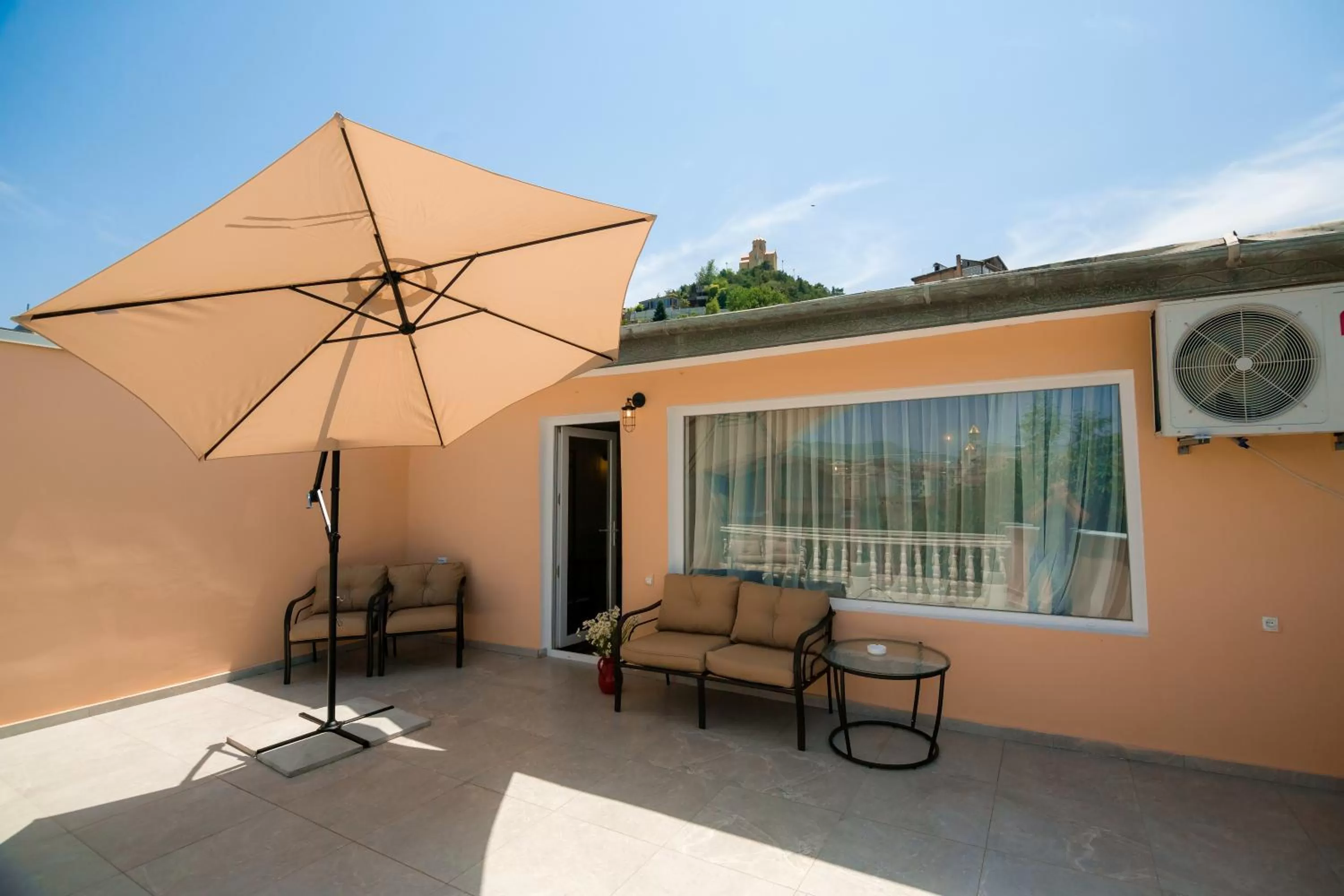 Facade/entrance in Gvino Minda