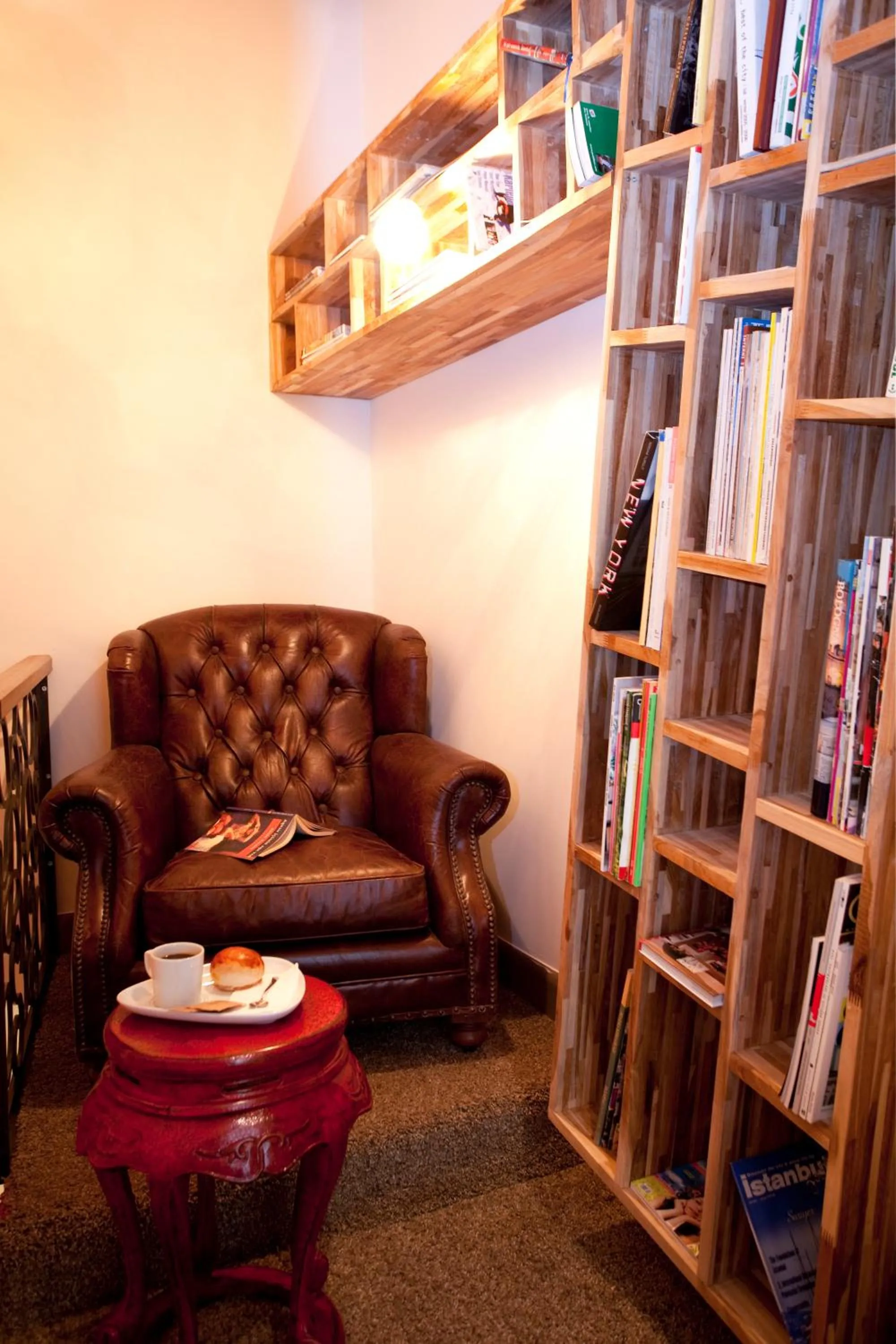 Library in Hypnos Design Hotel